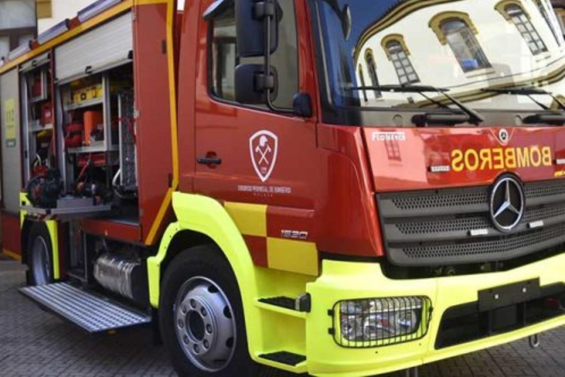 Un incendio con varios focos en Tiana obliga a cerrar la piscina municipal y restringir el acceso al polideportivo