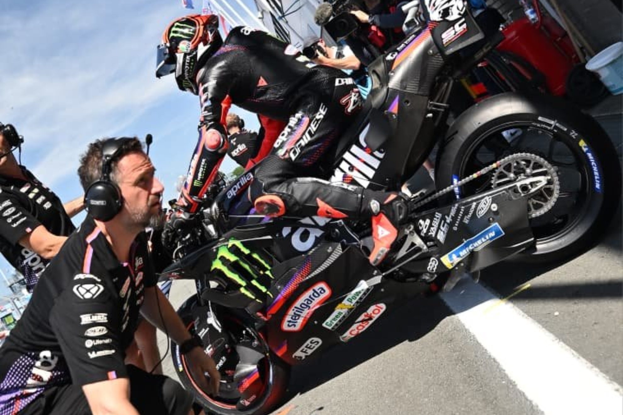 Bezzecchi y Aprilia replican y Marc Márquez se controla