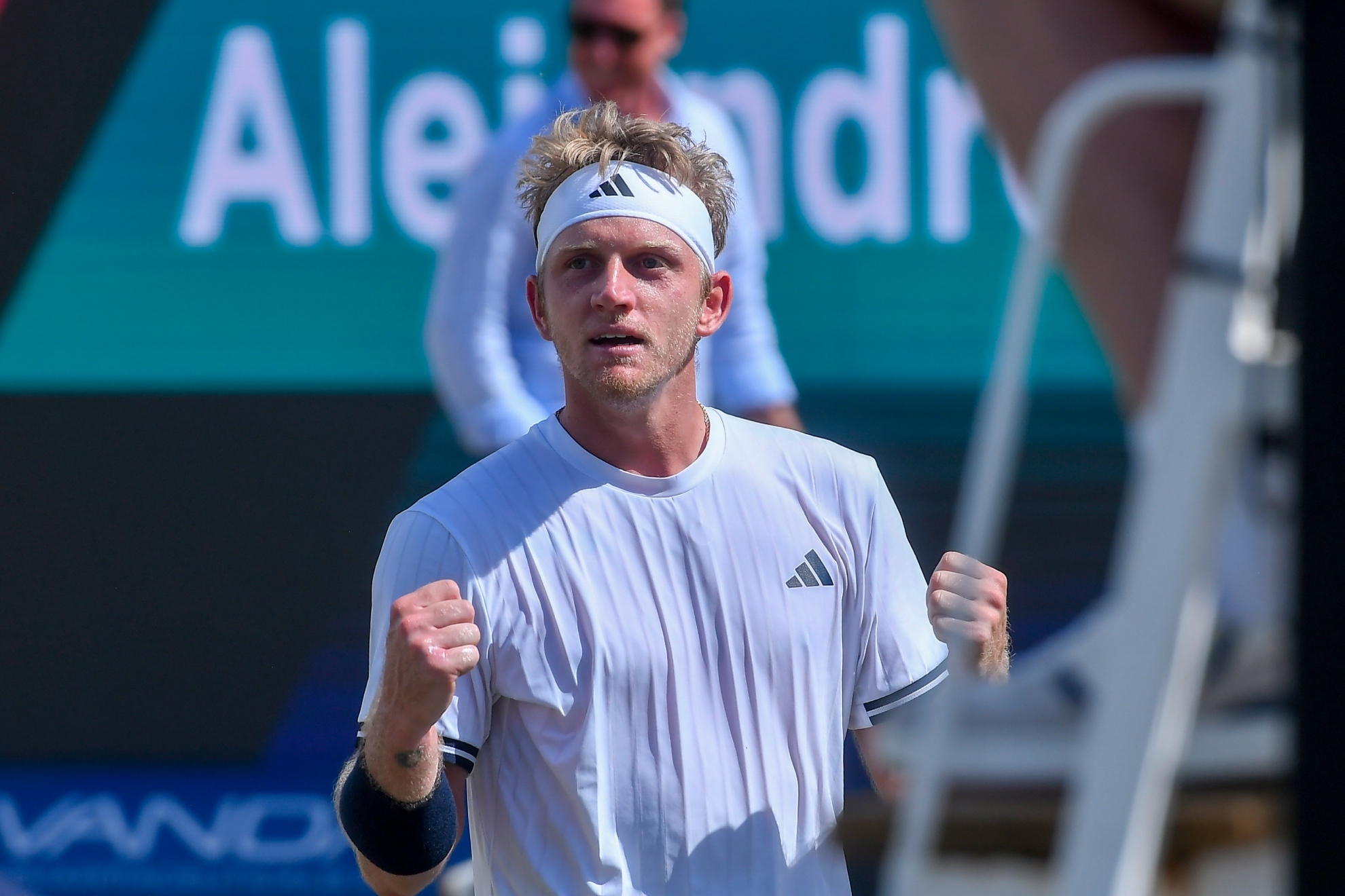 Davidovich sigue en la ola de la victoria sobre la hierba de Wimbledon