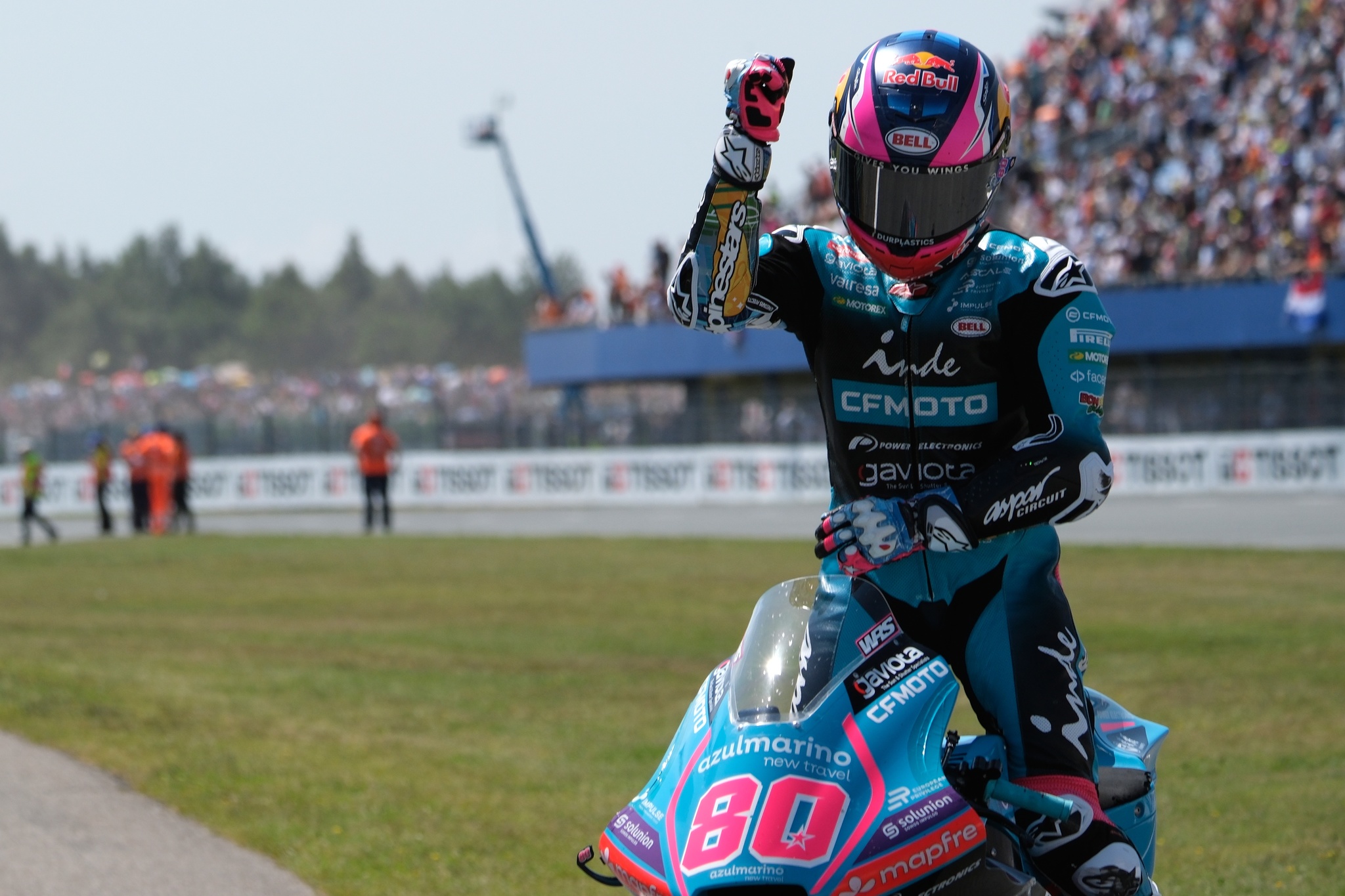 Colombian rider lt;HIT gt;David lt;/HIT gt; lt;HIT gt;Alonso lt;/HIT gt; of the CFMOTO Power Electronics Aspar Team celebrates his victory after the Moto2 race at the Grand Prix of the Netherlands in Assen, northern Netherlands, Sunday, June 28, 2026. (AP Photo/Patrick Post)