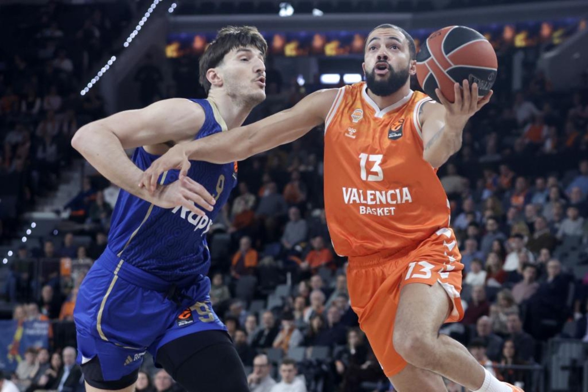 El Valencia hace oficial la salida de Darius Thompson