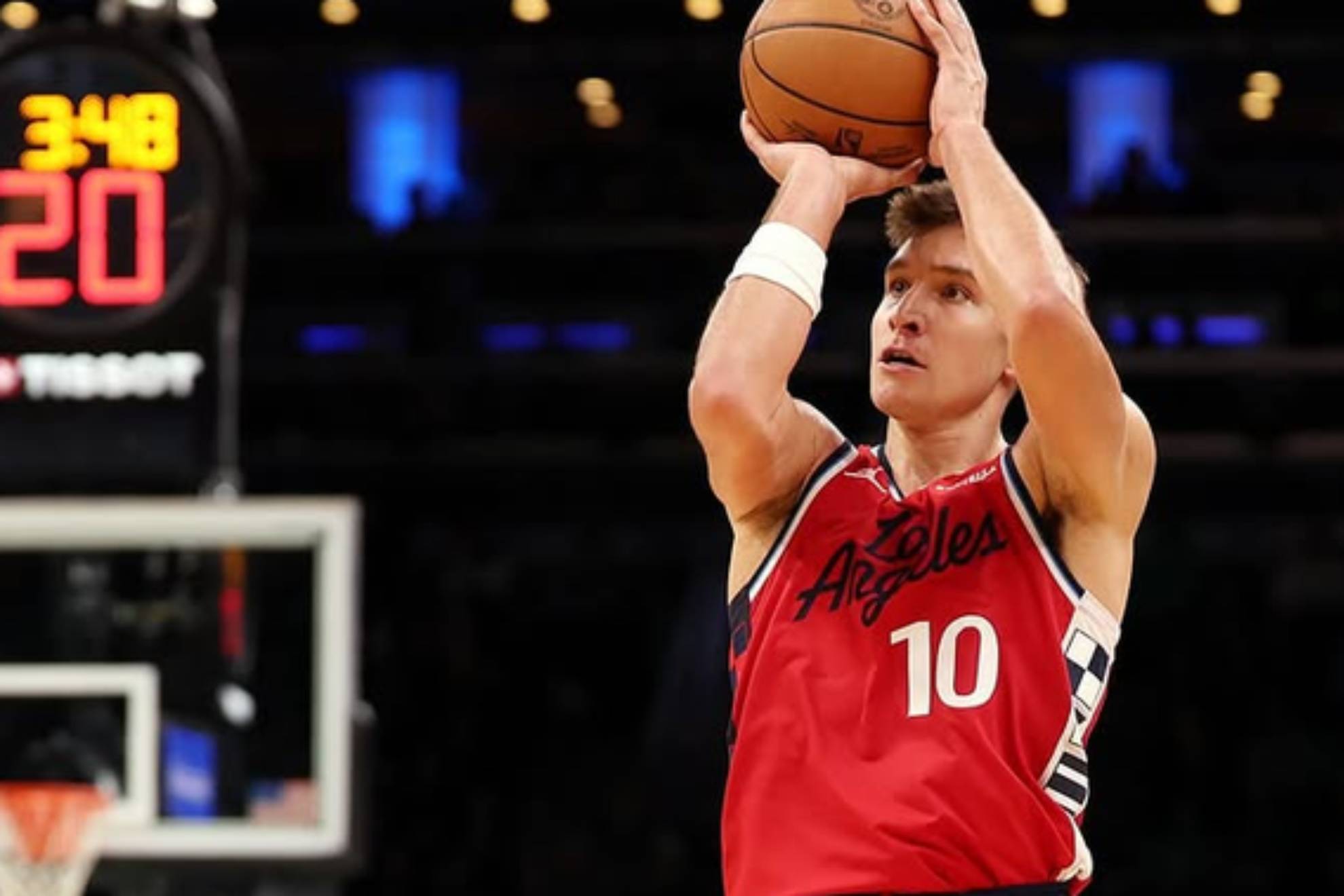 Bogdan Bogdanovic, tirador de lujo que sonó para el Madrid, decide seguir en la NBA