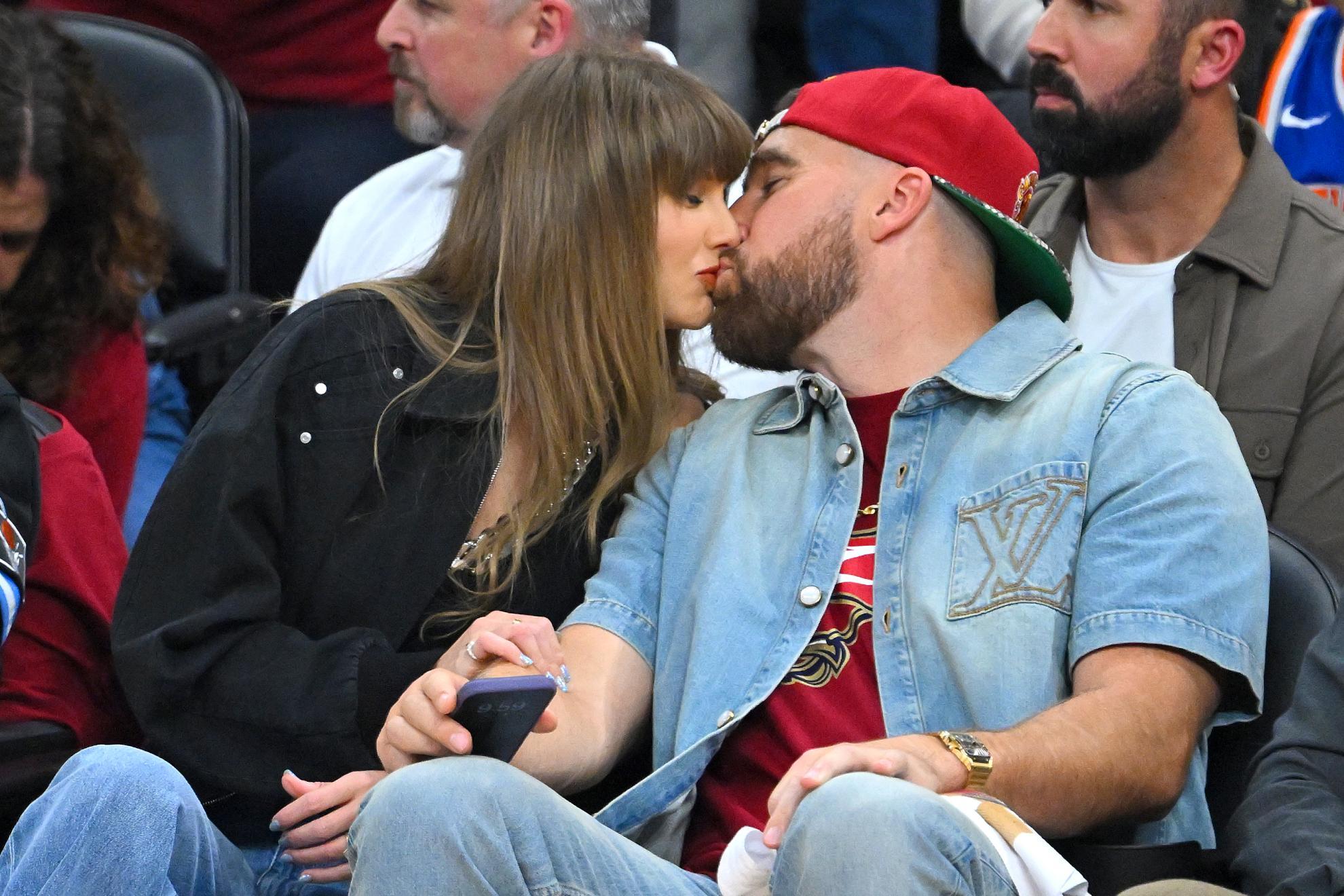Taylor Swift y Travis Kelce se dan el 'sí quiero' en una multitudinaria boda en Nueva York