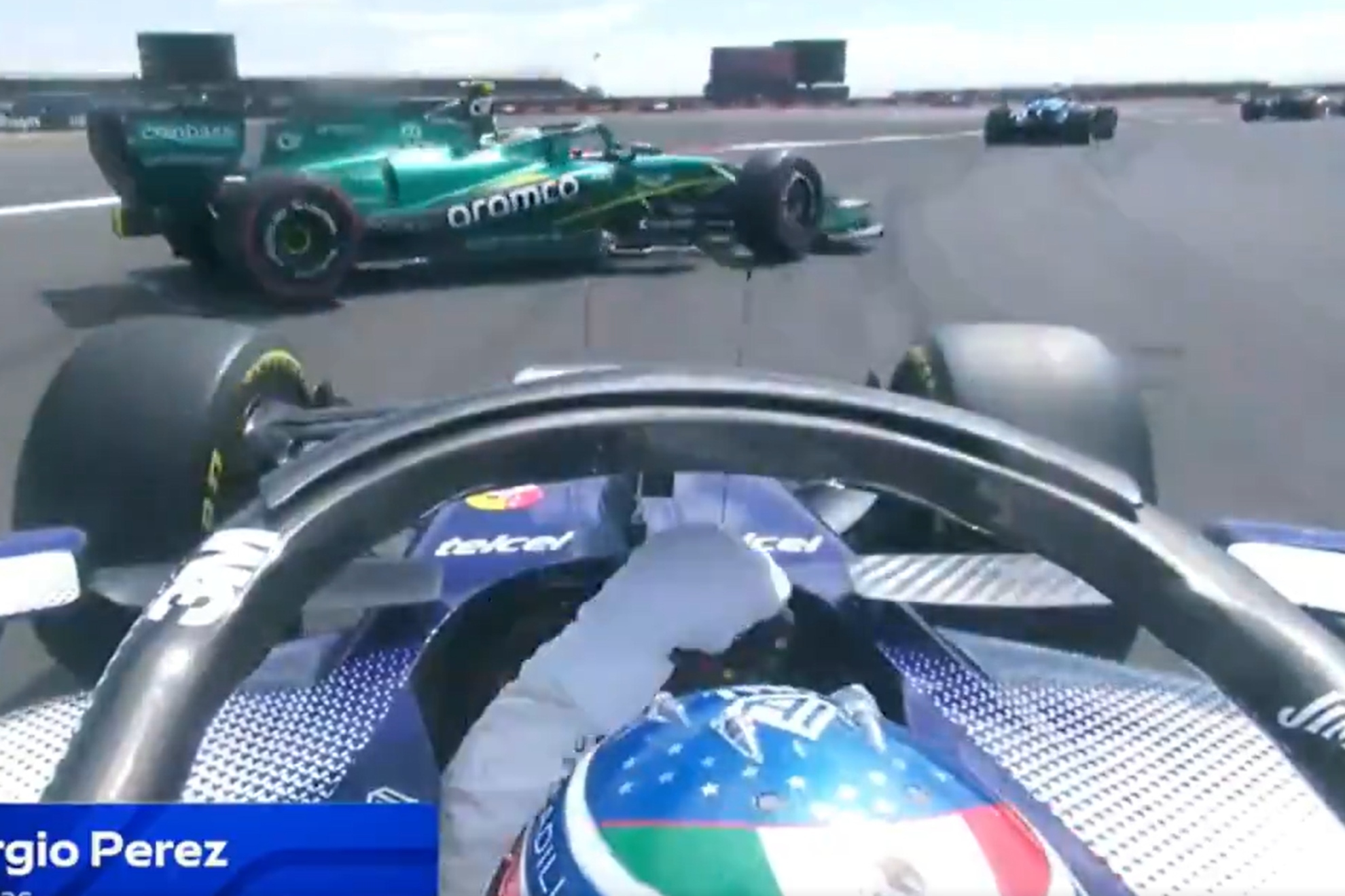 Checo Pérez embiste a Alonso y revienta su carrera