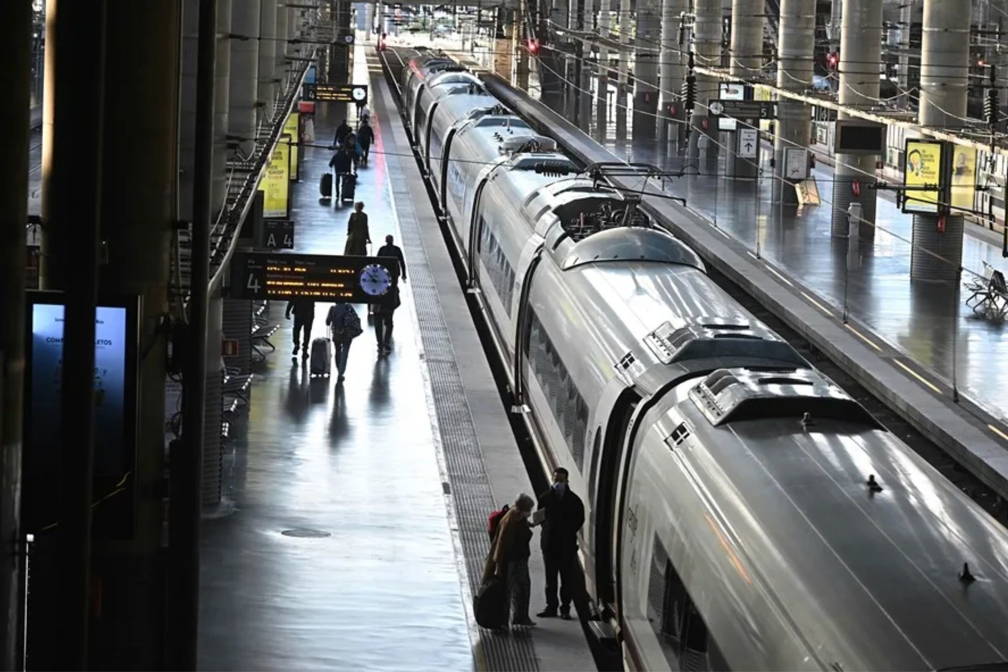 Retrasos en los trenes de alta velocidad entre Andalucía y Madrid por el robo de cable en Ciudad Real