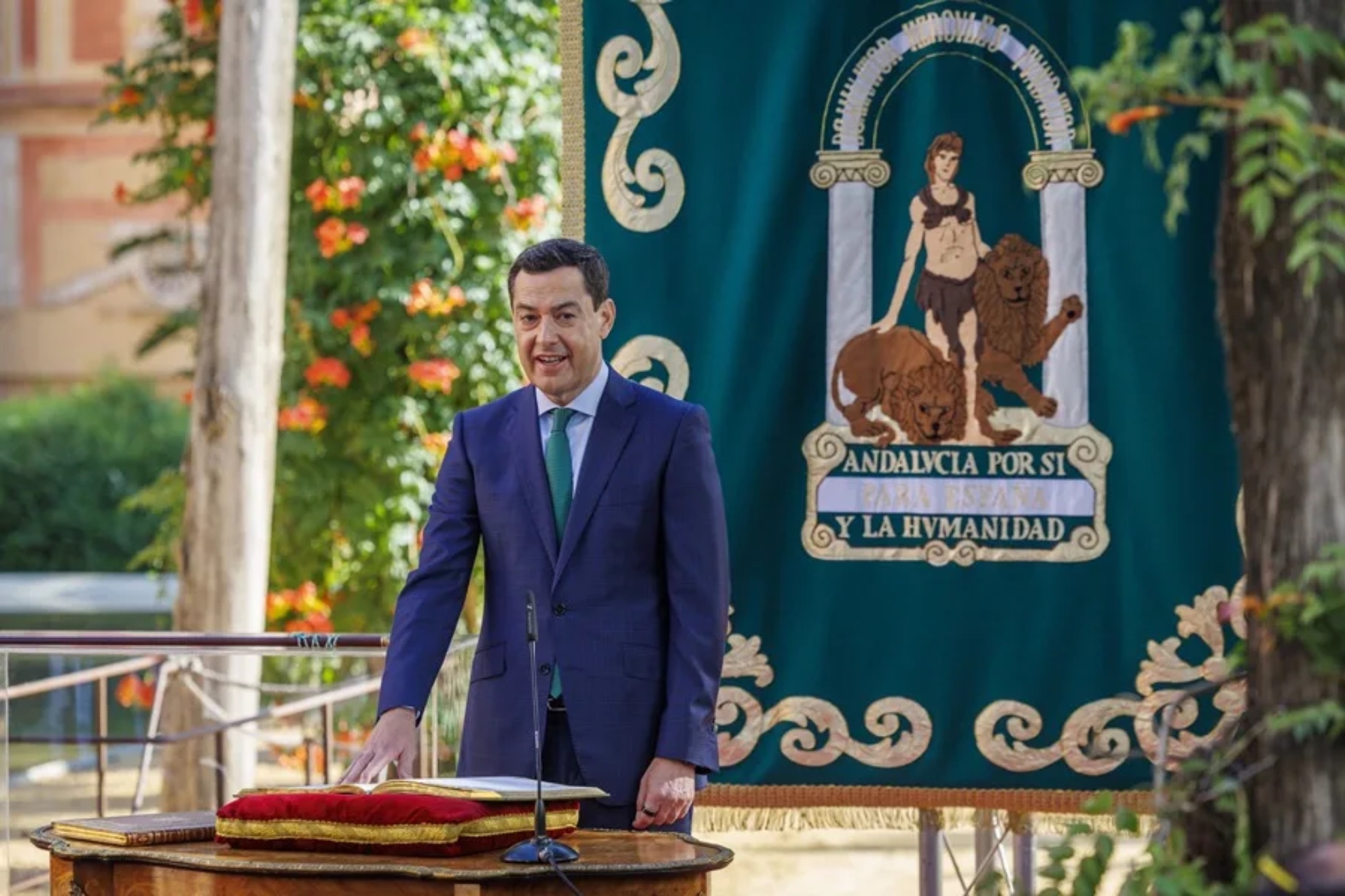 Juanma Moreno ya es presidente y defiende su pacto con Vox: "La vía andaluza sigue vigente"