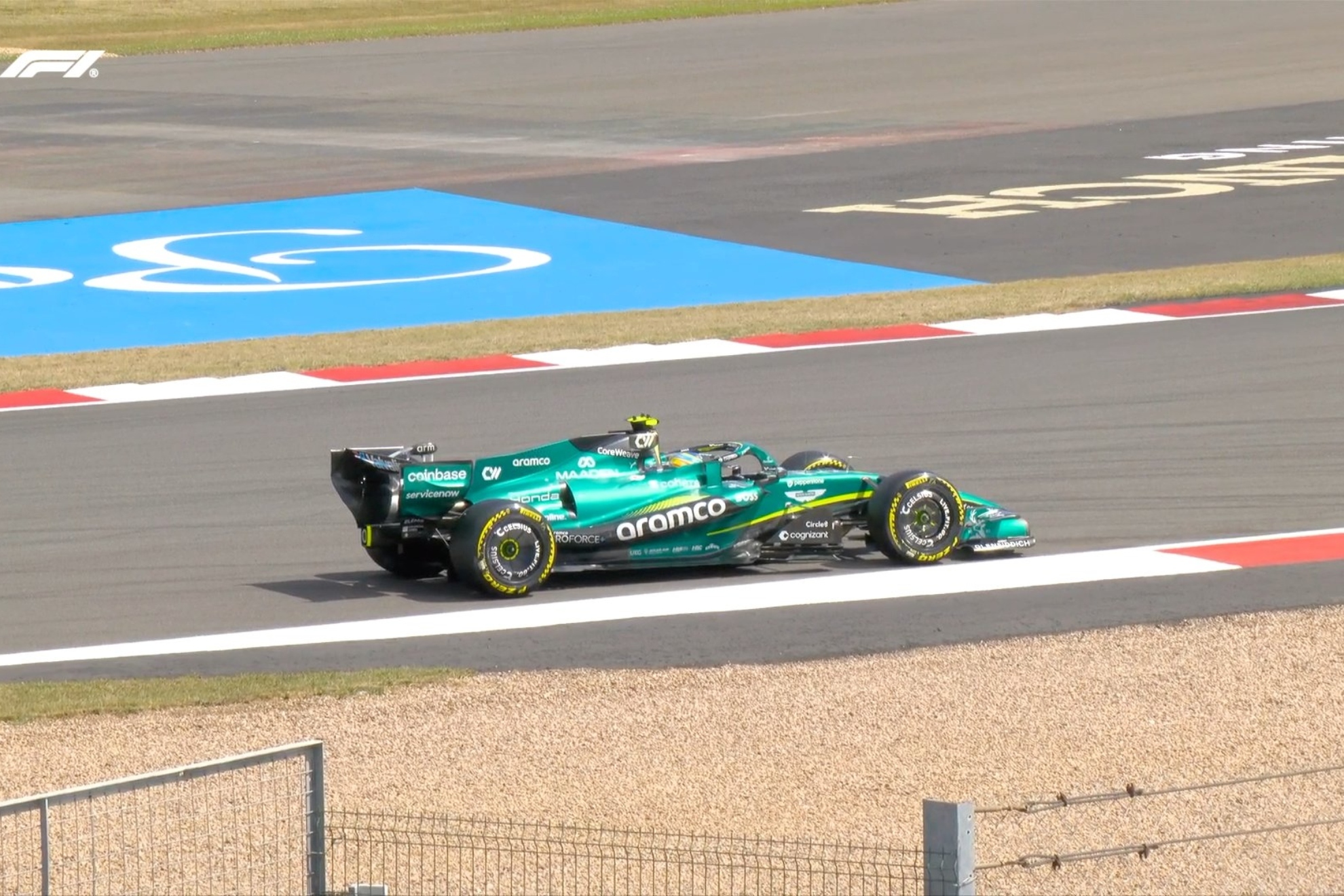 Fernando Alonso se queda tirado... y cabreado: "Es vergonzoso cuánto han esperado"