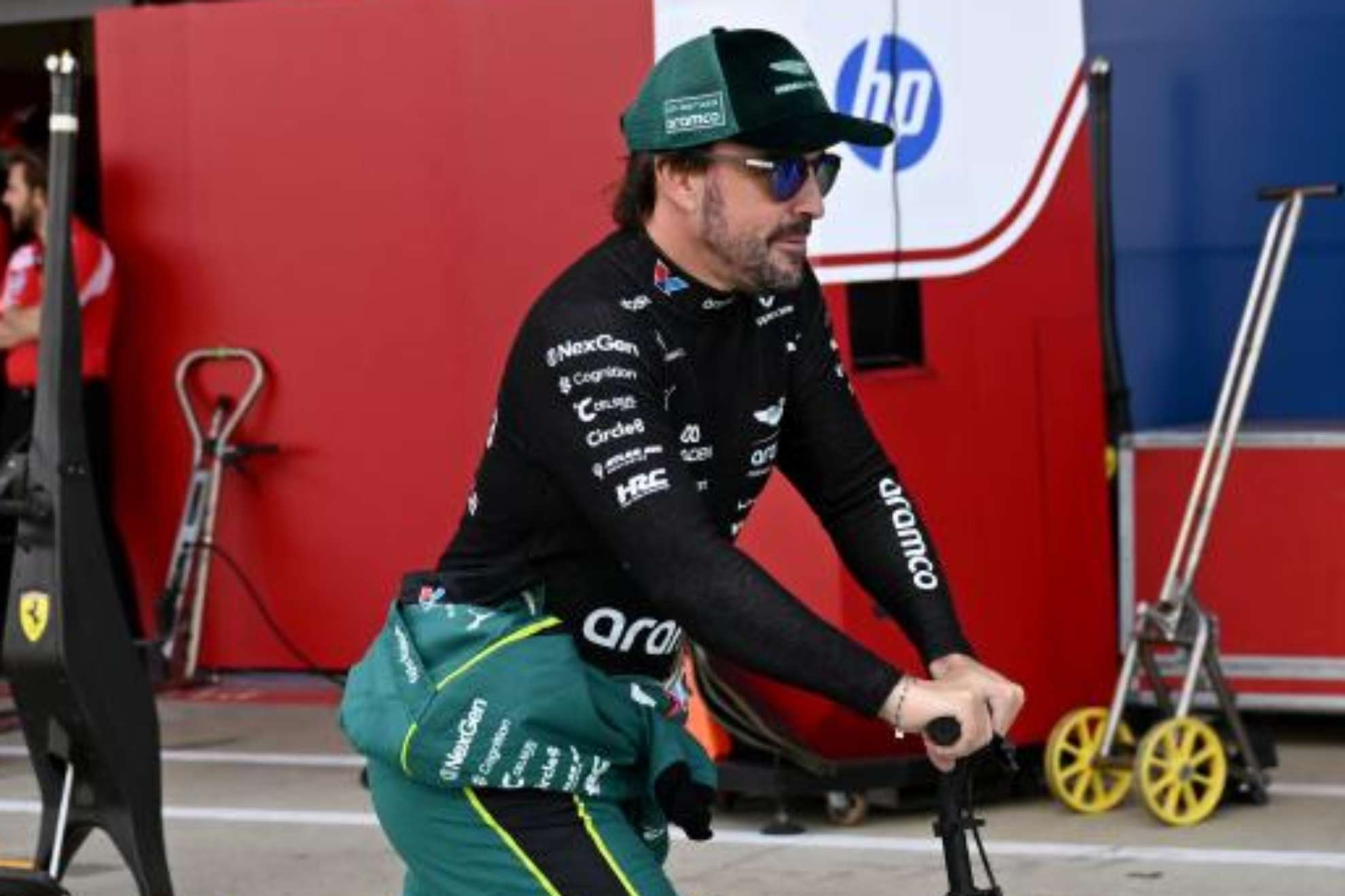 Alonso: "Estamos tranquilos sobre lo que llegará al coche, nos mantienen al tanto"