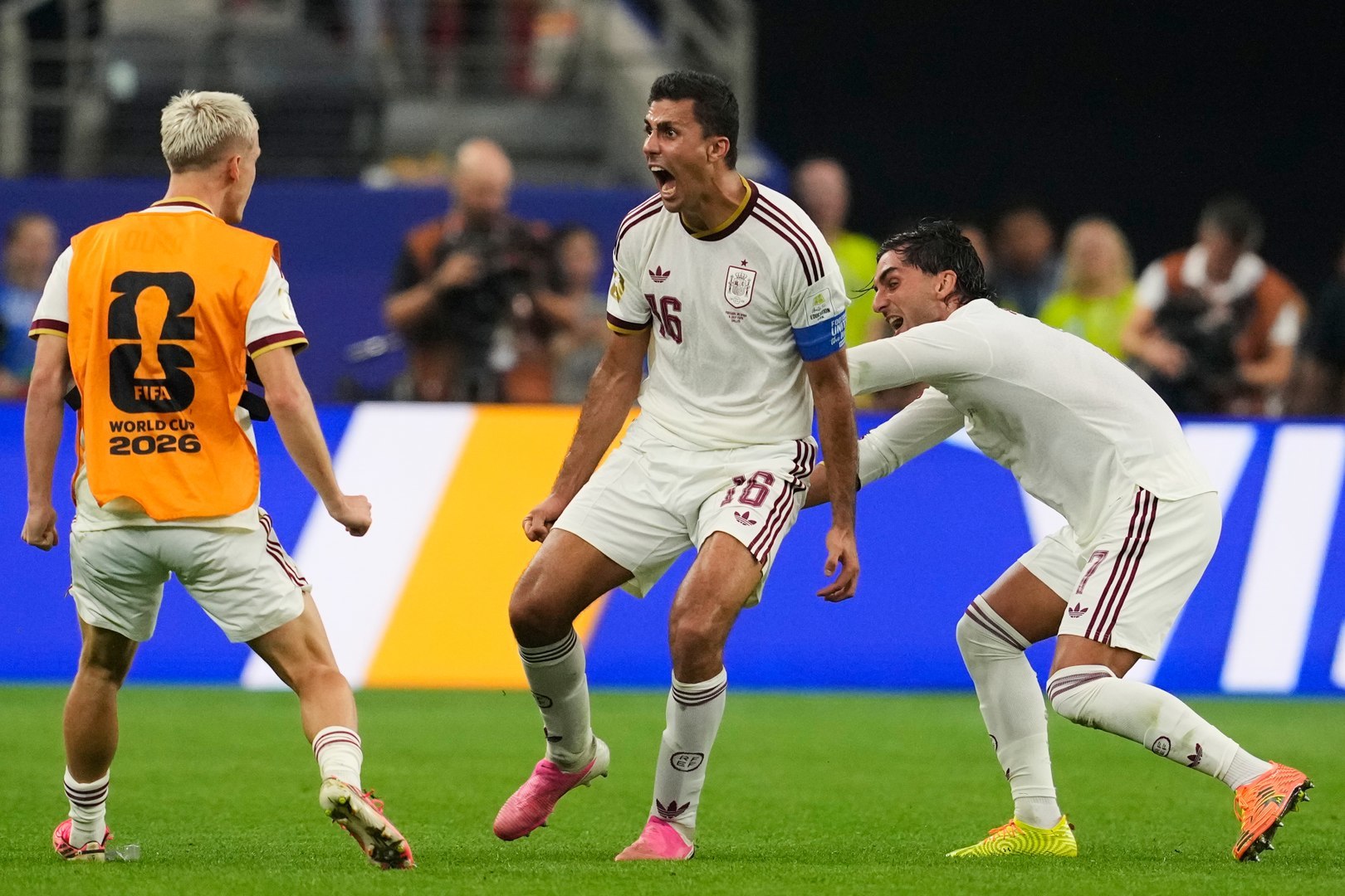 Jugadores de España apercibidos que se perderían las semifinales si ven amarilla contra Bélgica