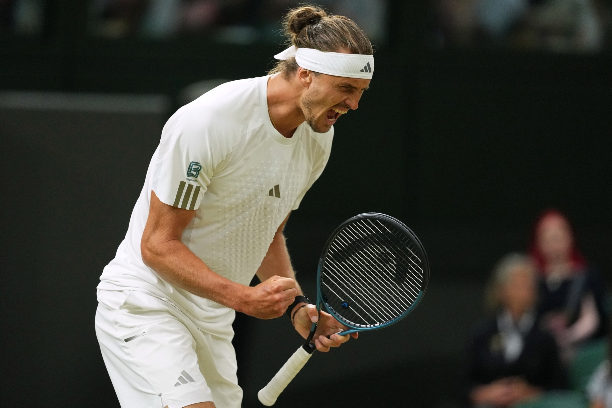 Zverev pasa a cuartos y pone en peligro el número dos de Alcaraz