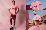 El Valencia elige el rosa para su tercera equipación de la temporada 2026-27