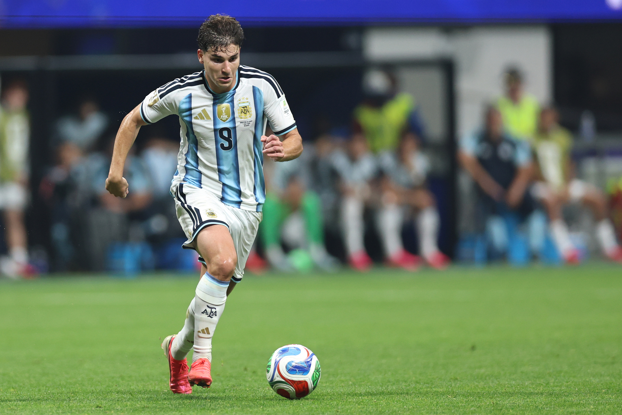 Argentina's lt;HIT gt;Julian lt;/HIT gt; lt;HIT gt;Alvarez lt;/HIT gt; runs with the ball during the World Cup round of 16 soccer match between Argentina and Egypt in Atlanta, Tuesday, July 7, 2026. (AP Photo/Colin Hubbard)