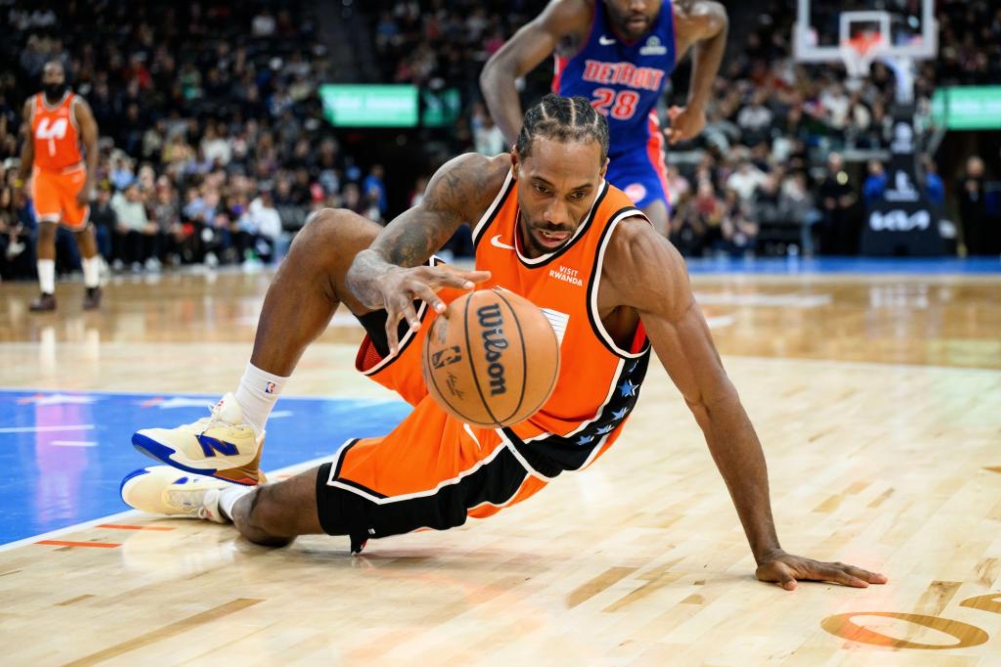 Lío mayúsculo en la NBA: la vuelta de Kawhi Leonard a los Raptors, paralizada