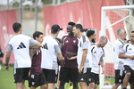 Akor Adams se reincorpora al Sevilla mientras resuelve su futuro