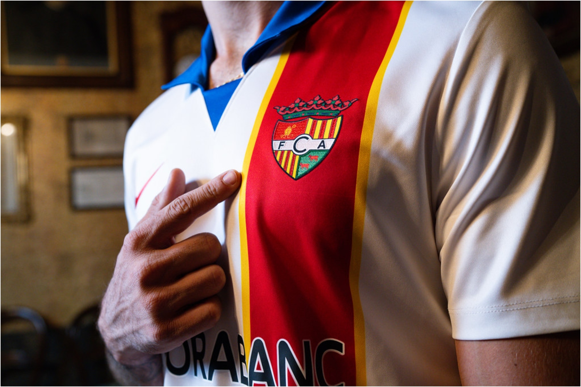 El Andorra recupera el escudo original para la segunda equipación