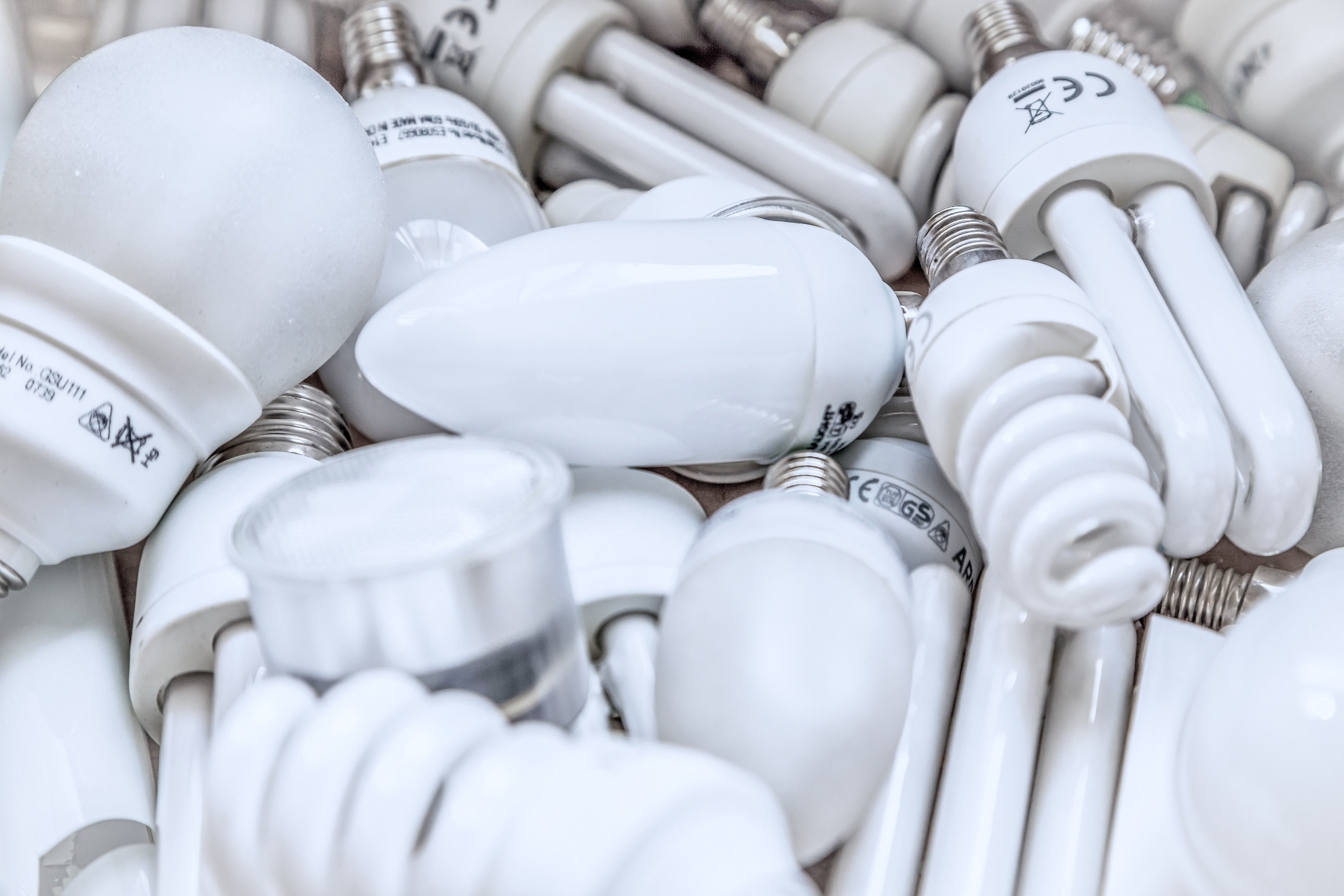 Precio de la luz por horas hoy, martes 13 de octubre: cuándo es más barata y más cara