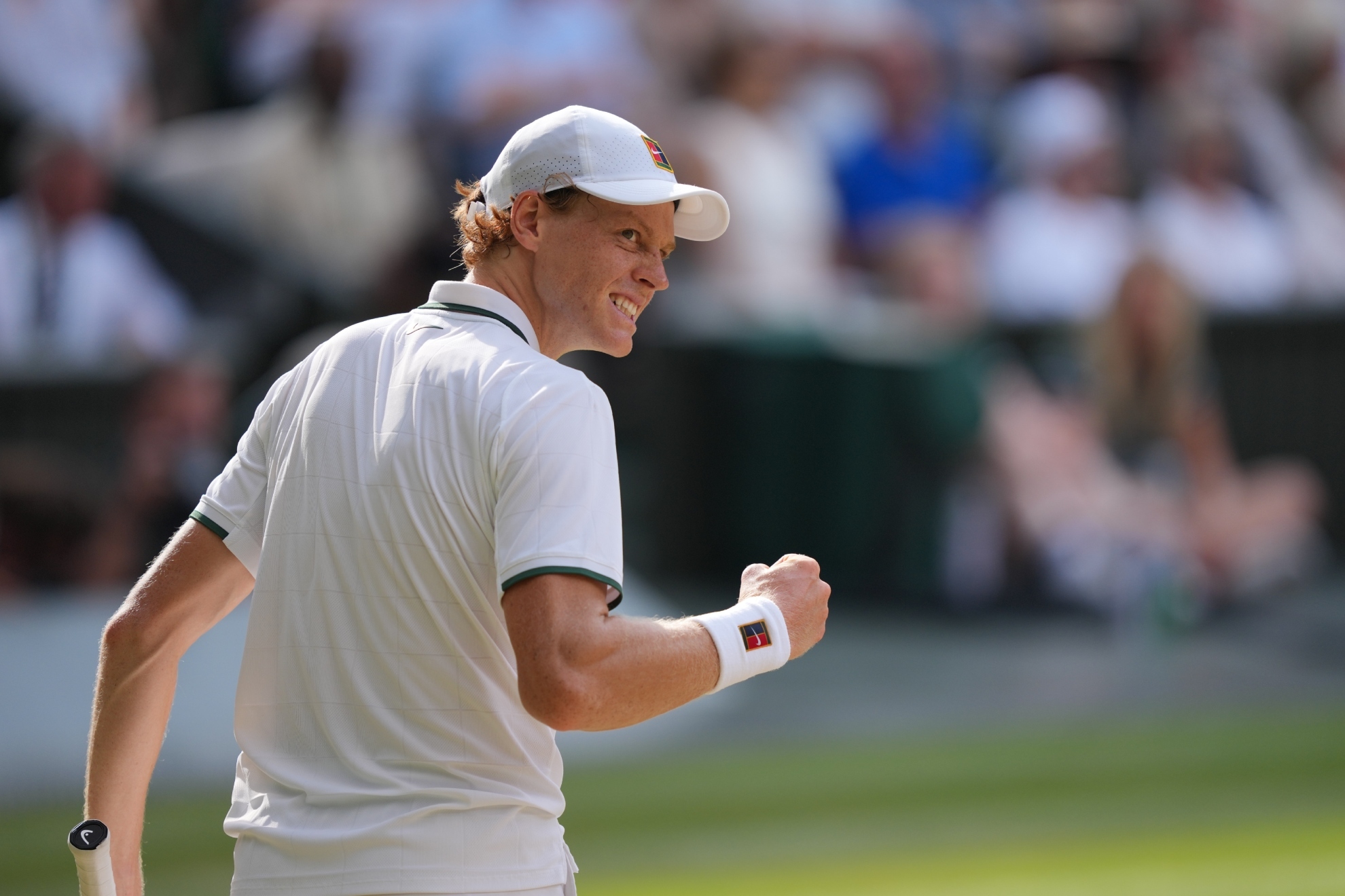 Sinner somete de nuevo a un rendido Djokovic y jugará por retener la corona