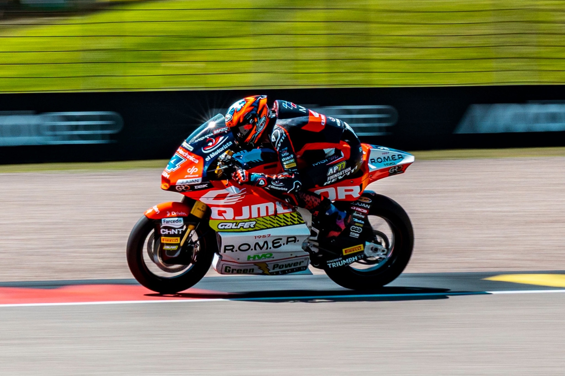 Ortolá bate a Manu González y Guevara por la pole de Moto2