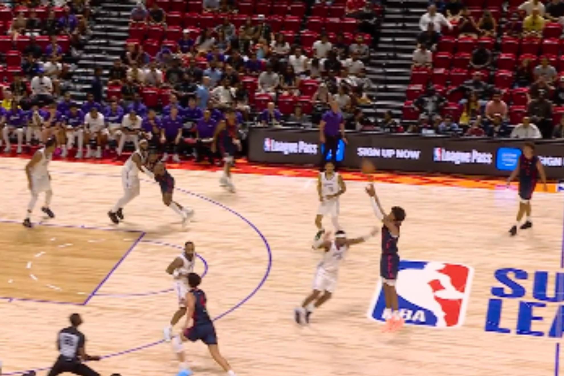 El español Baba Miller plasma que es un jugador NBA de 9,6 millones: triple desde el logo y dobles dígitos