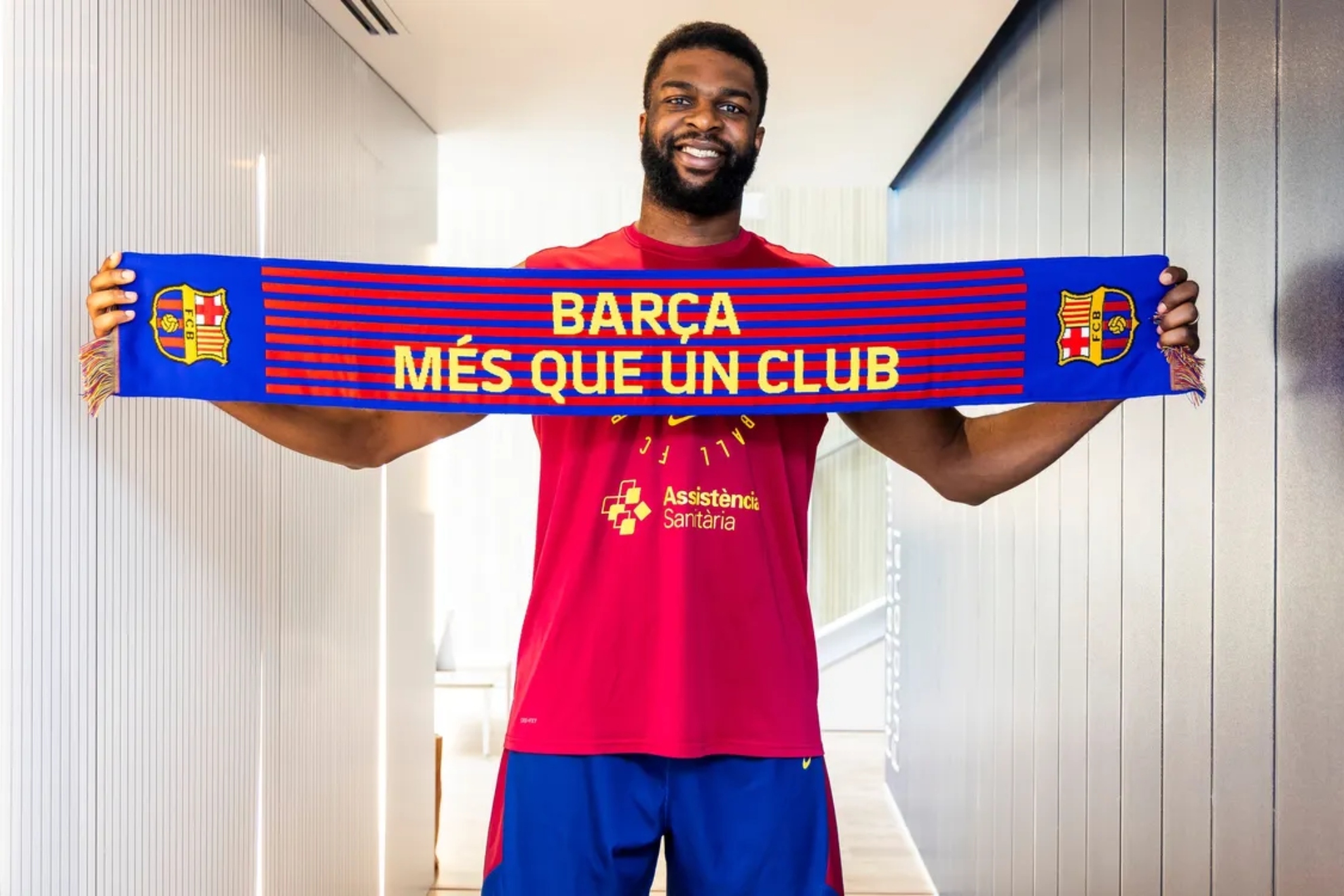 Josh Nebo, pólvora para la pintura del Barça