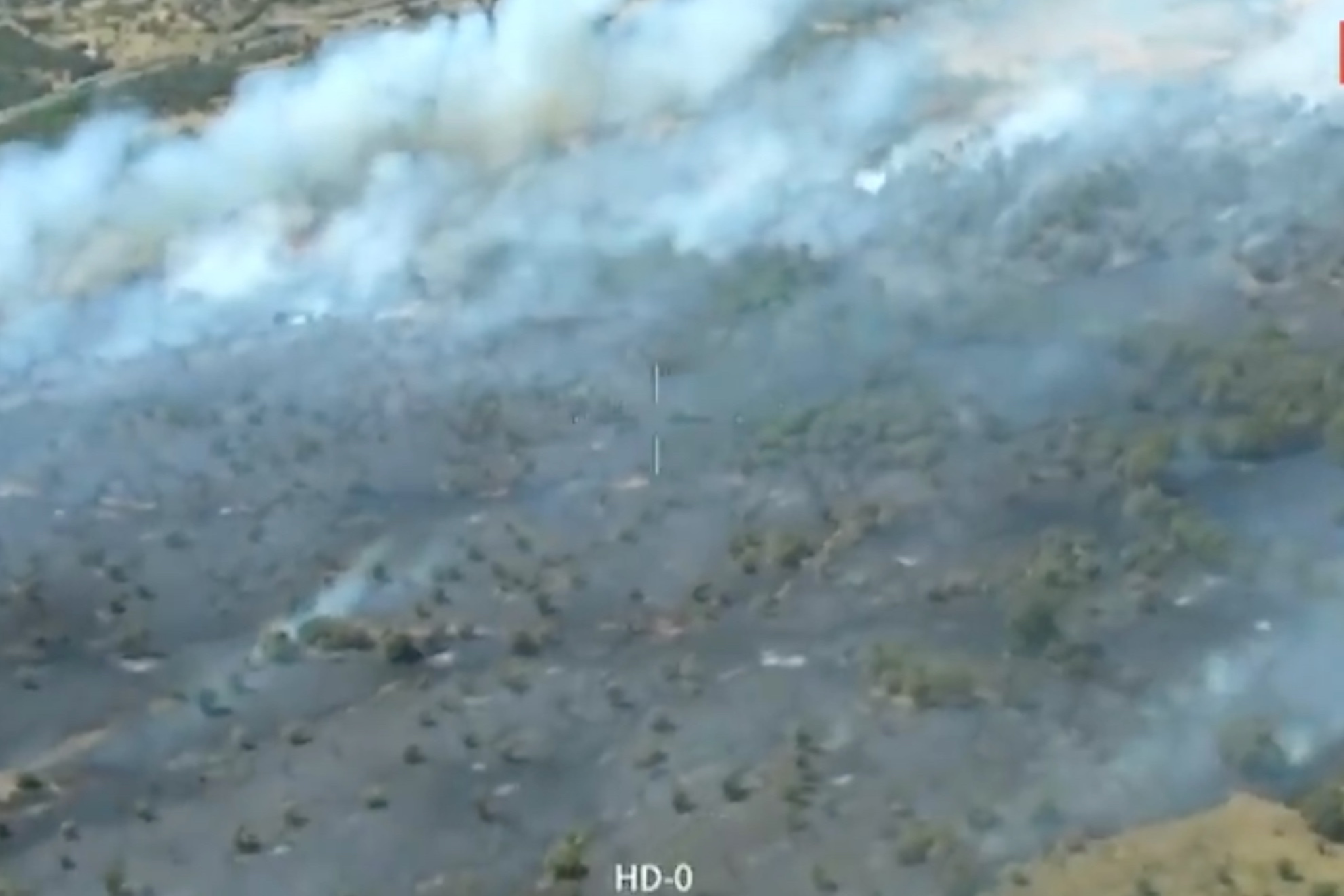 Un nuevo incendio forestal en el municipio de Lozoyuela (Madrid) desaloja varias viviendas y confina poblaciones