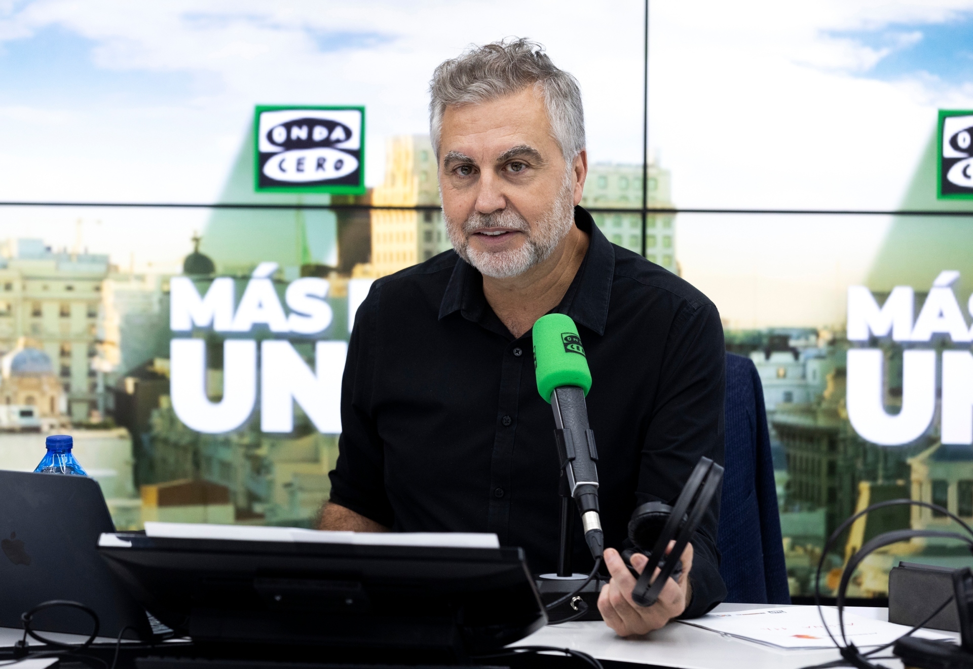 Carlos Alsina se despide del tramo informativo en Onda Cero tras 11 años: "Una mañana tras otra hasta sumar 2.500 mañanas"