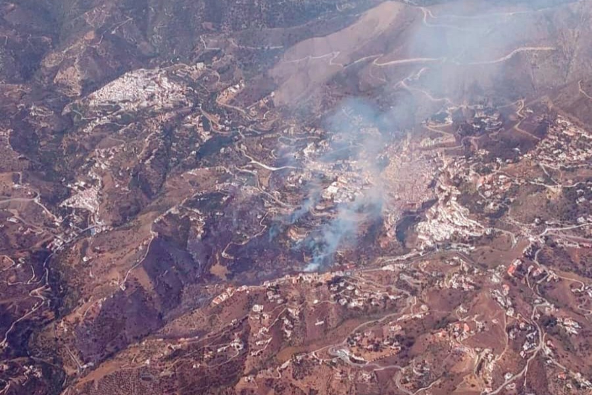 Declarado un incendio forestal en Árchez (Málaga): se movilizan los medios y ya se han desalojado núcleos de viviendas