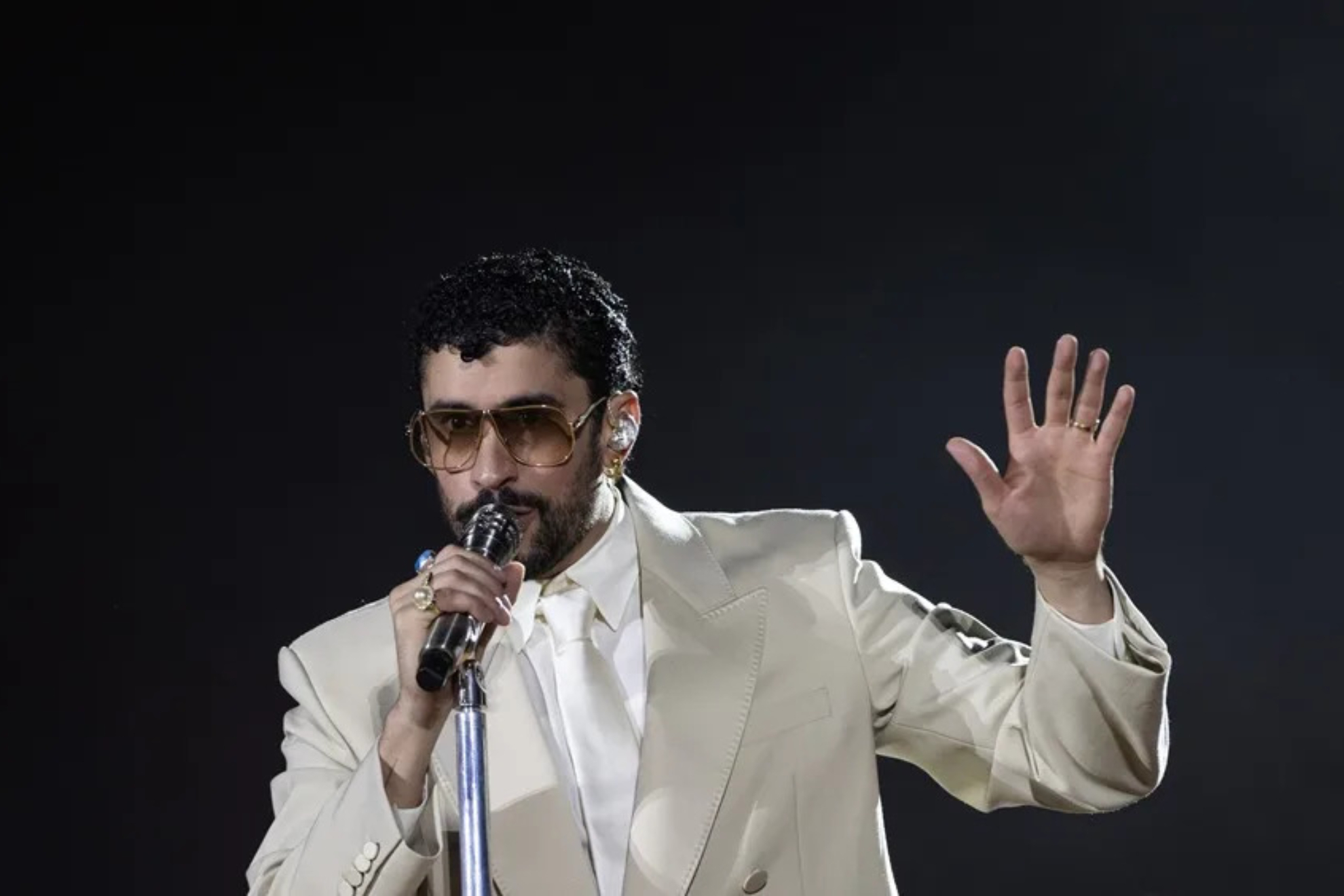 Caos en el concierto de Bad Bunny: miles de personas tuvieron que ser evacuadasCaos en el concierto de Bad Bunny: miles de personas tuvieron que ser evacuadas