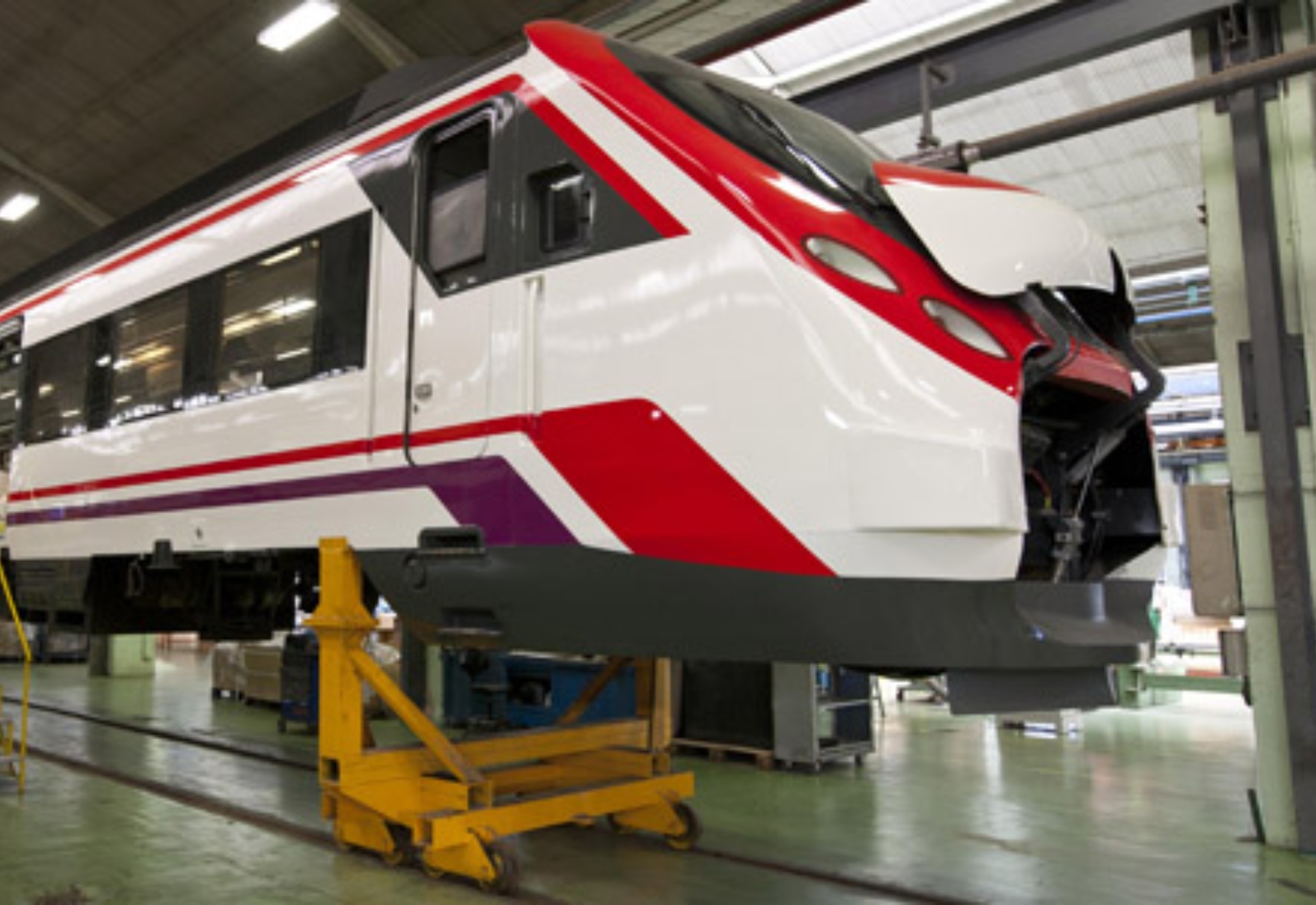 Muere un trabajador de Renfe en la base de mantenimiento de Villaverde en un accidente laboral