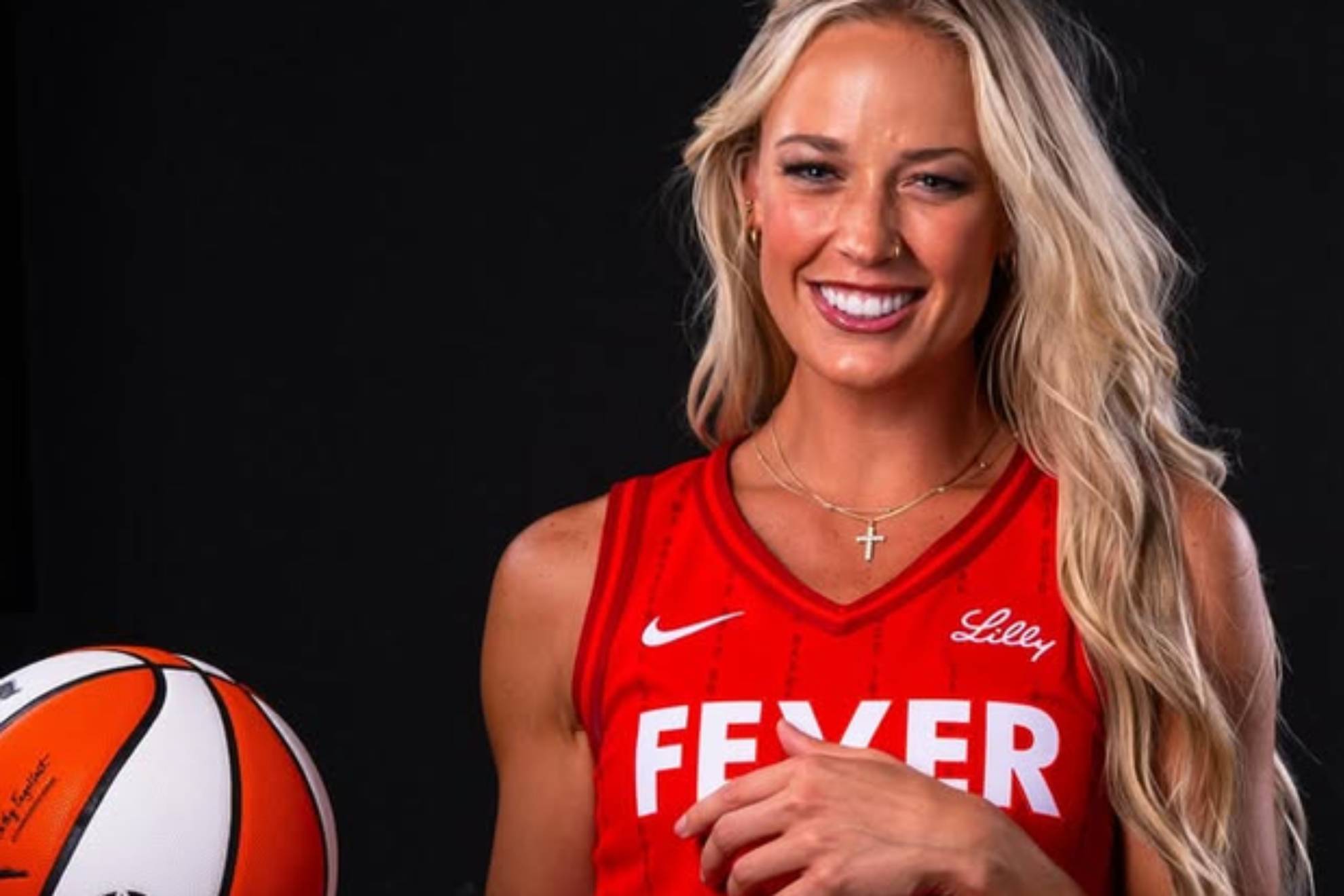 La "MAGA Barbie" desata la polémica contra las deportistas trans: "Hay que proteger a las niñas en los vestuarios"