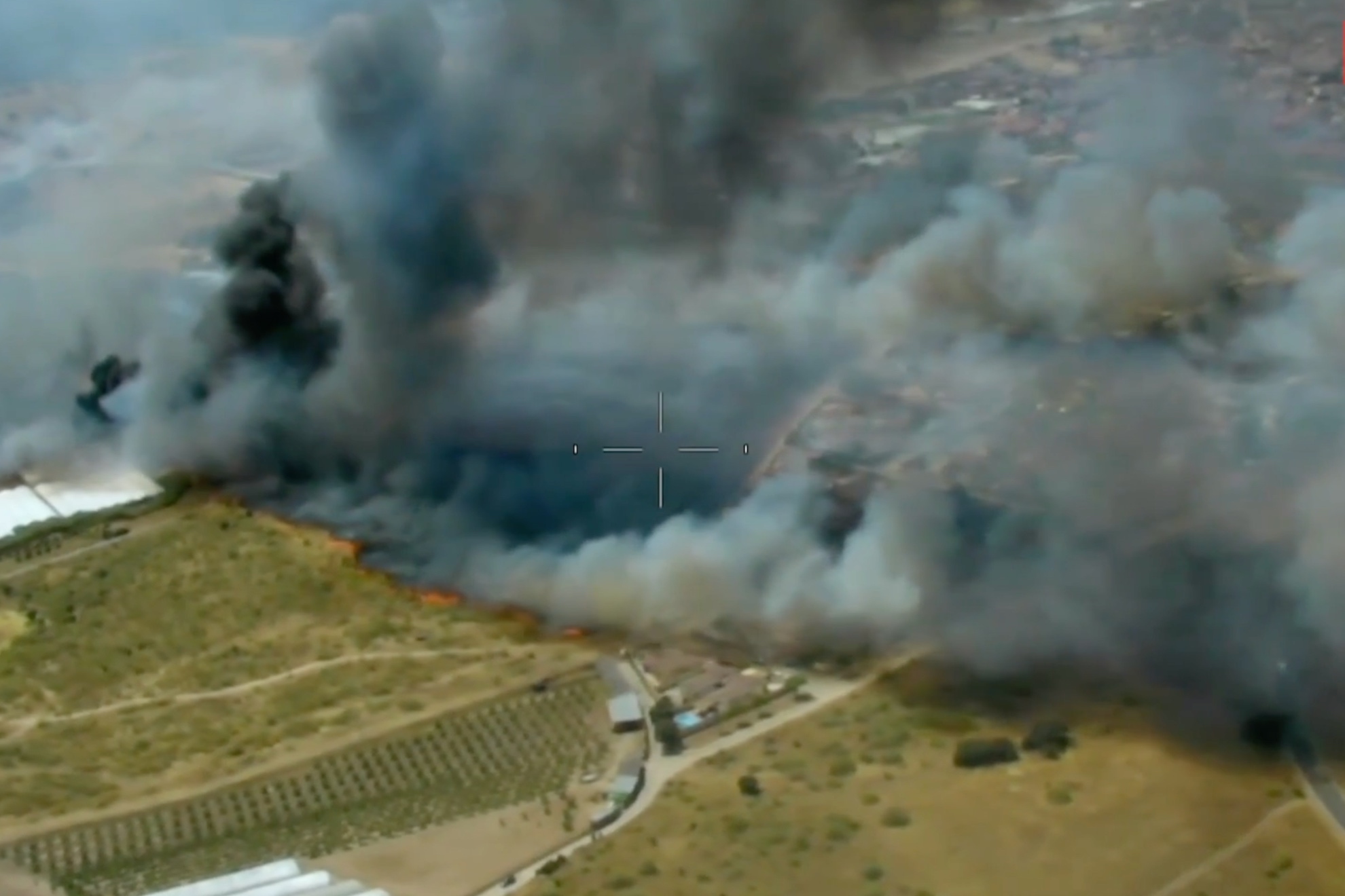 Un vehículo en llamas es el origen de un incendio forestal en San Martín de Valdeiglesias (Madrid)