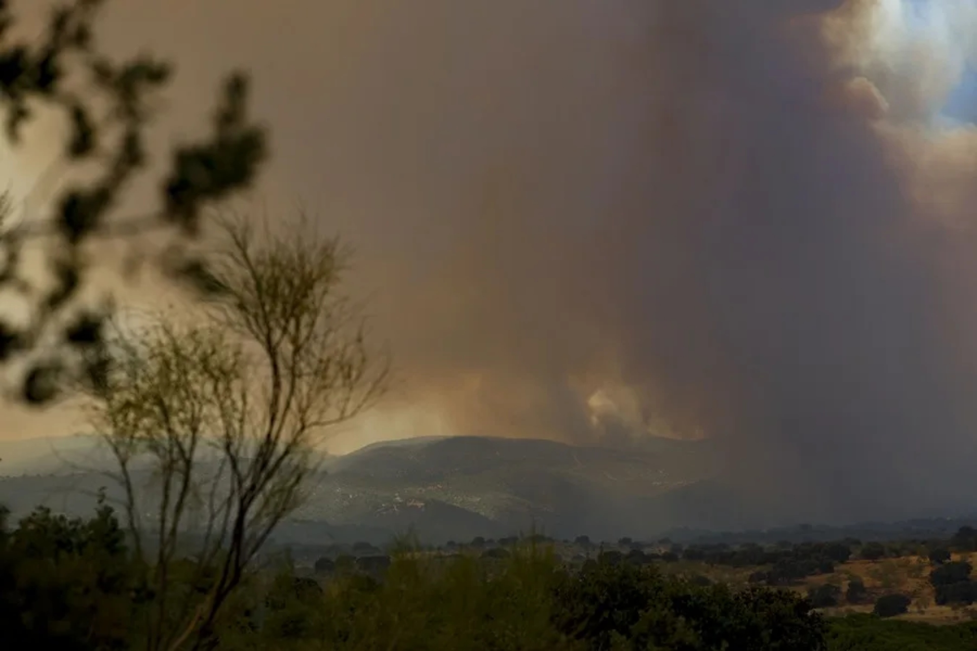 Alerta en Madrid y Ávila por el humo de los incendios activos: “Deterioro de la calidad del aire”
