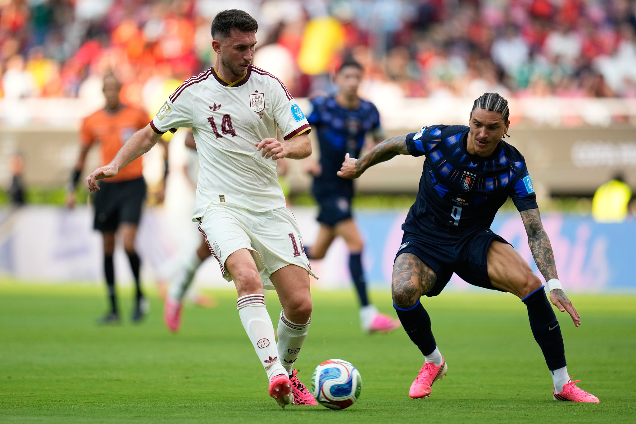 Spain's Aymeric Laporte (14) challenges for the ball with Uruguay's  lt;HIT gt;Darwin lt;/HIT gt;  lt;HIT gt;Nunez lt;/HIT gt; (9) during the World Cup Group H soccer match between Uruguay and Spain in Zapopan, near Guadalajara, Mexico, Friday, June 26, 2026. (AP Photo/Ricardo Mazalan)