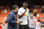 Sadiq se cae de la pretemporada del Valencia en Inglaterra por lesión