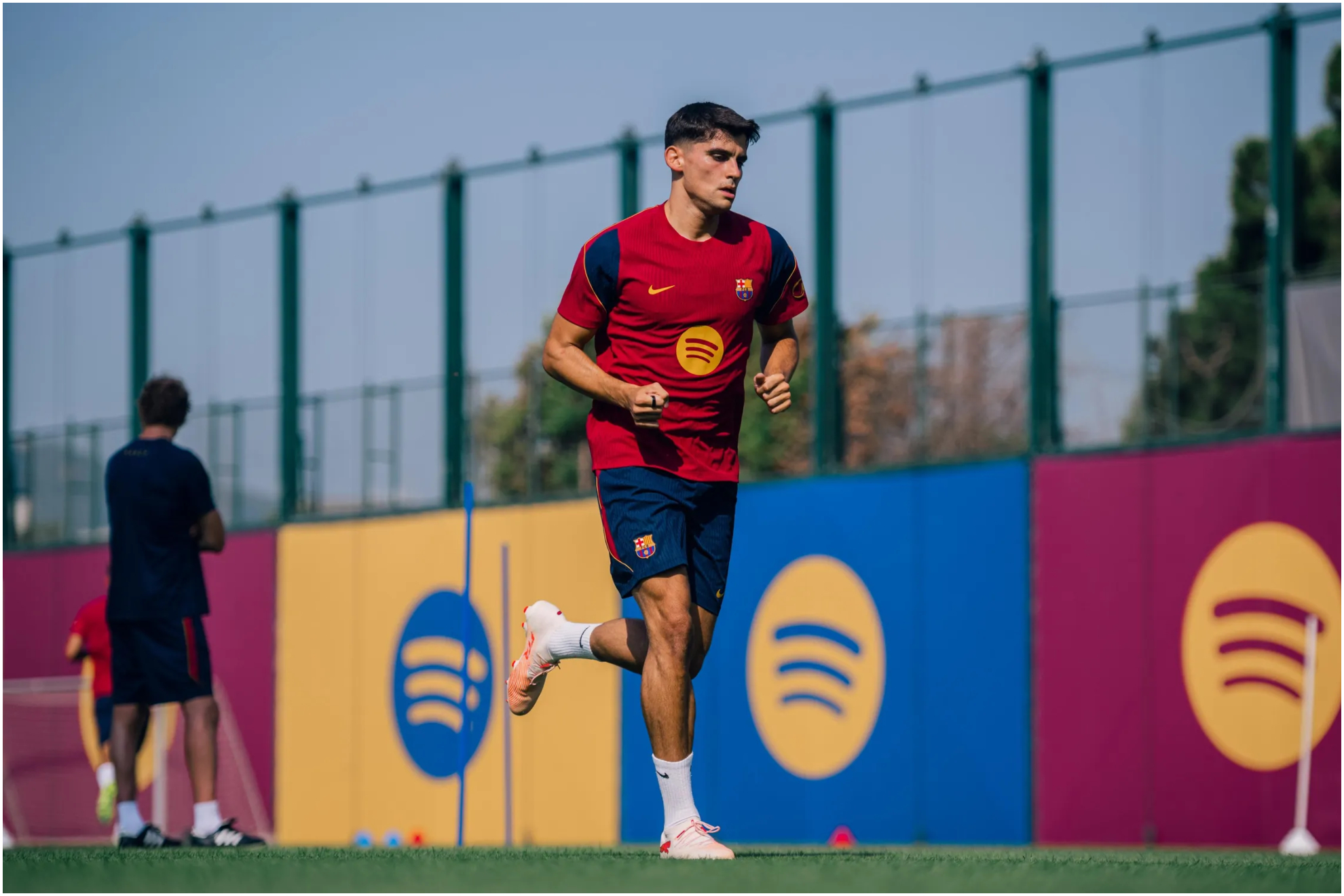 El Barça, a la expectativa del interés de Milan y Chelsea por Gerard Martín