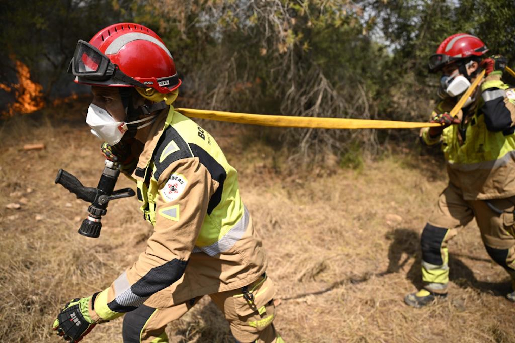 El incendio de Vall d'Uixó avanza sin control y con rebrotes