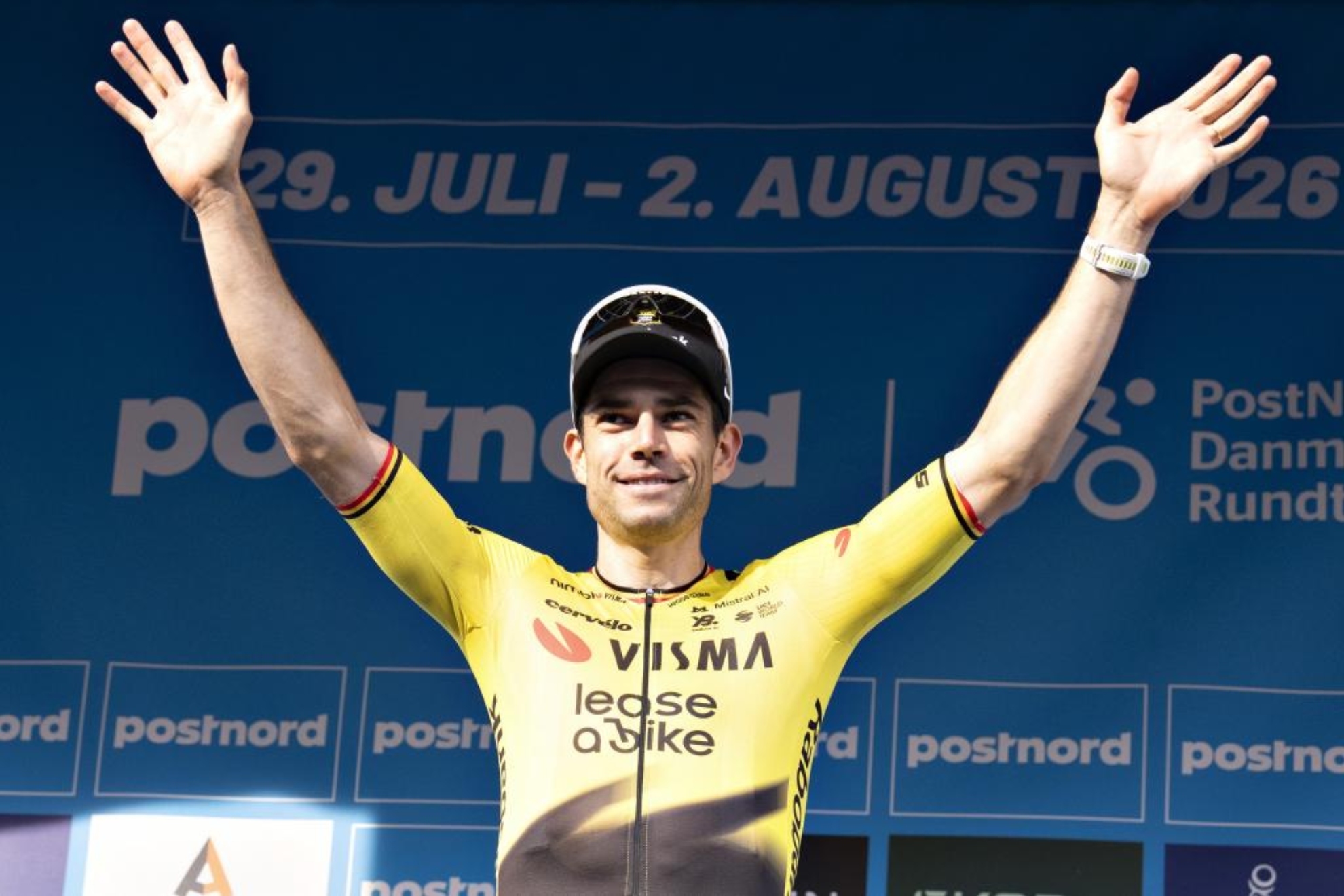 Wout van Aert suma su segunda victoria en Dinamarca gracias a la 'foto finish'