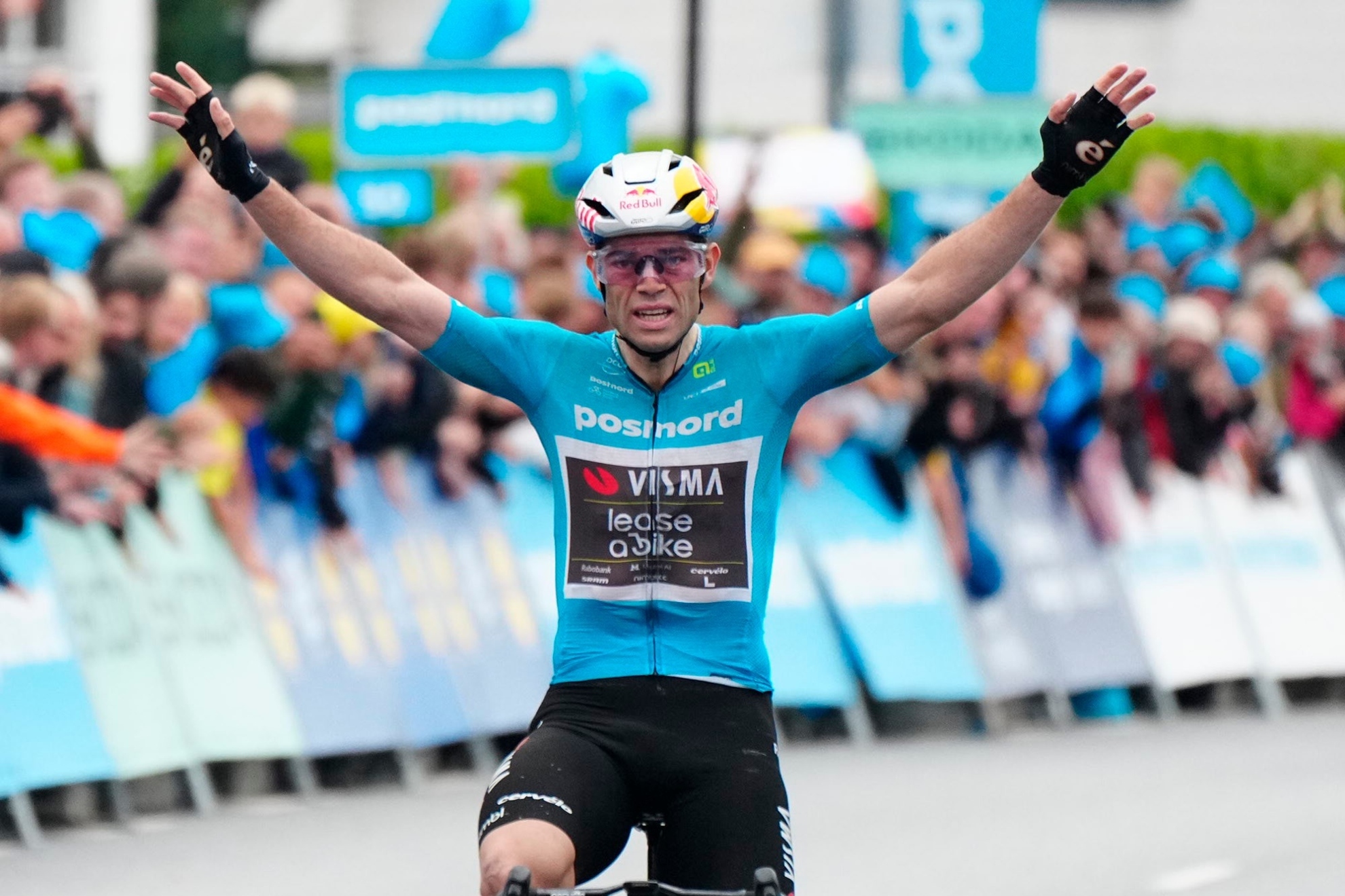 Van Aert gana también la tercera etapa de la Vuelta a Dinamarca y afianza el liderato