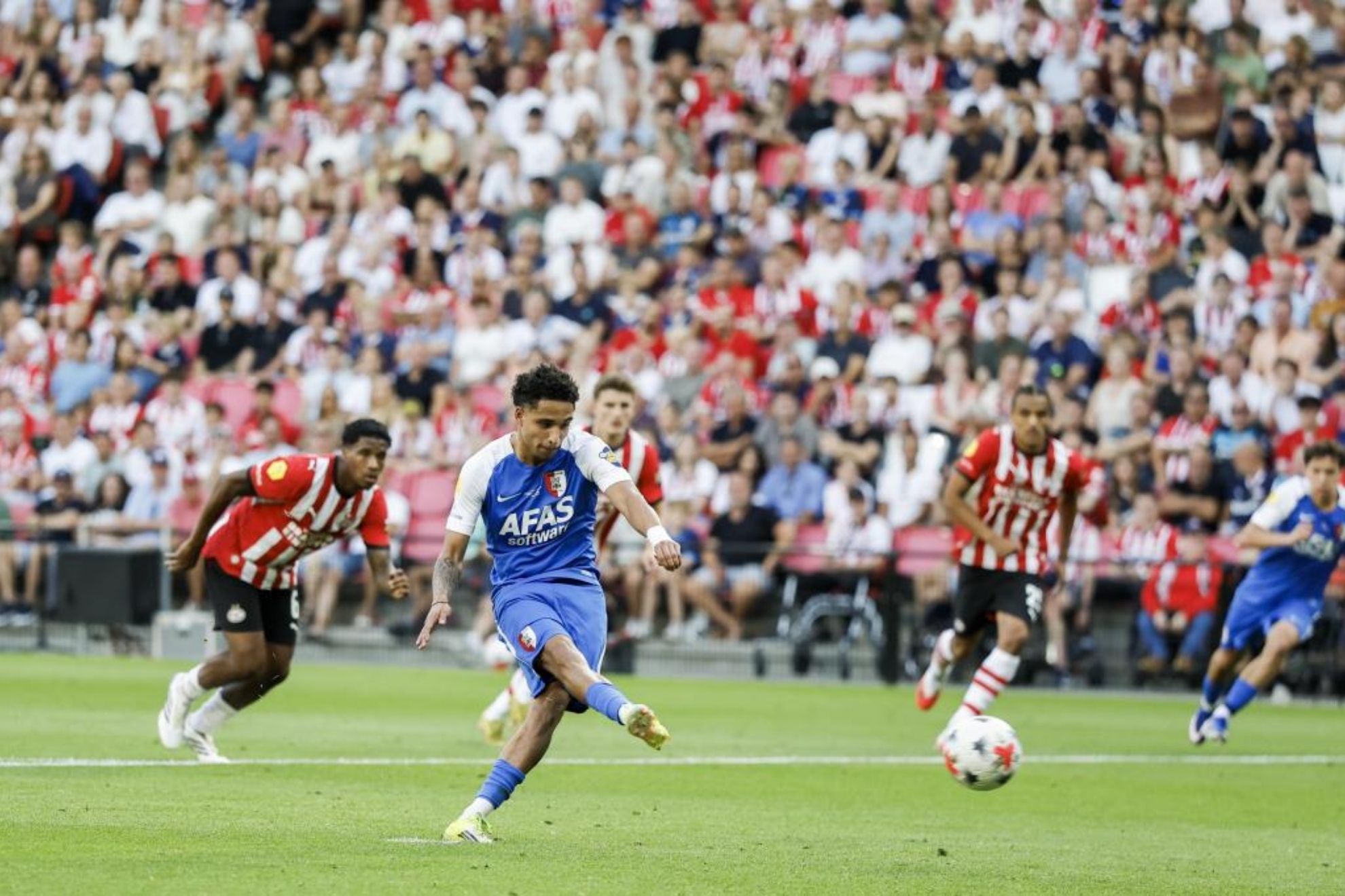 Homenaje del AZ a Cruyff: golea al PSV y se lleva la Supercopa