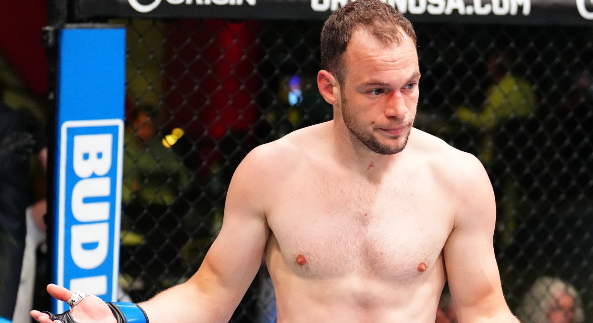 Uros Medic durante un combate en la UFC.