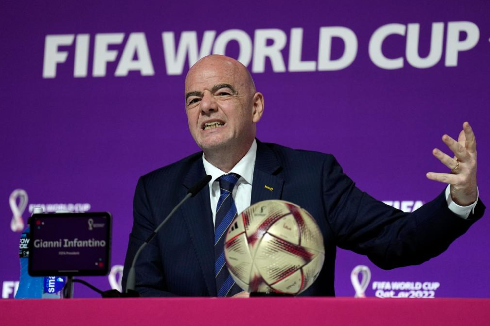 FIFA dice que "es falso y engañoso" afirmar que haya prometido la final del Mundial 2030