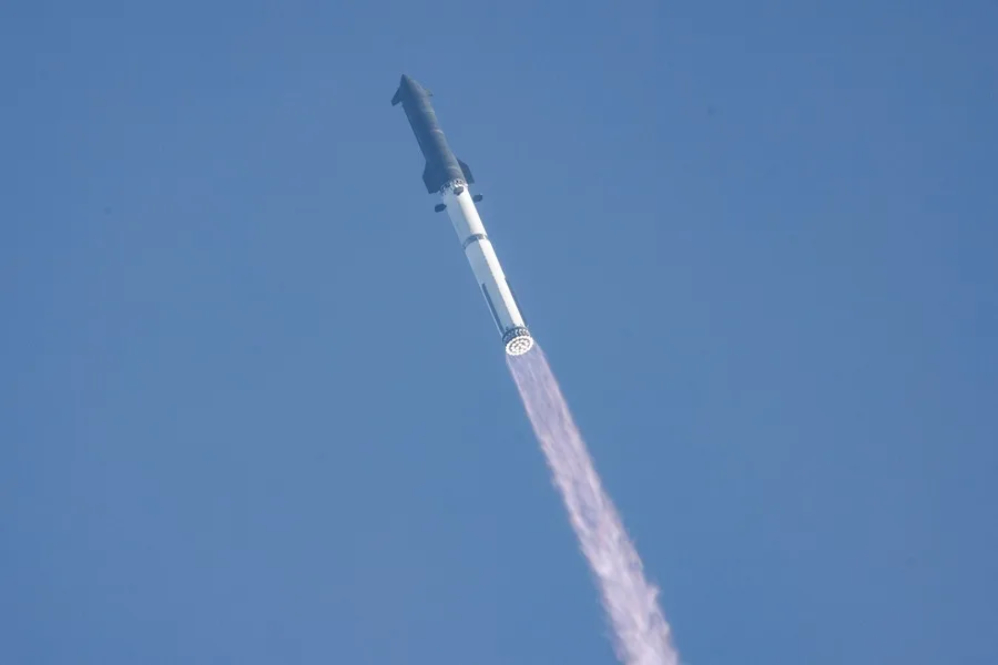 La basura espacial de un cohete de SpaceX se estrella contra la Luna y deja un nuevo cráter