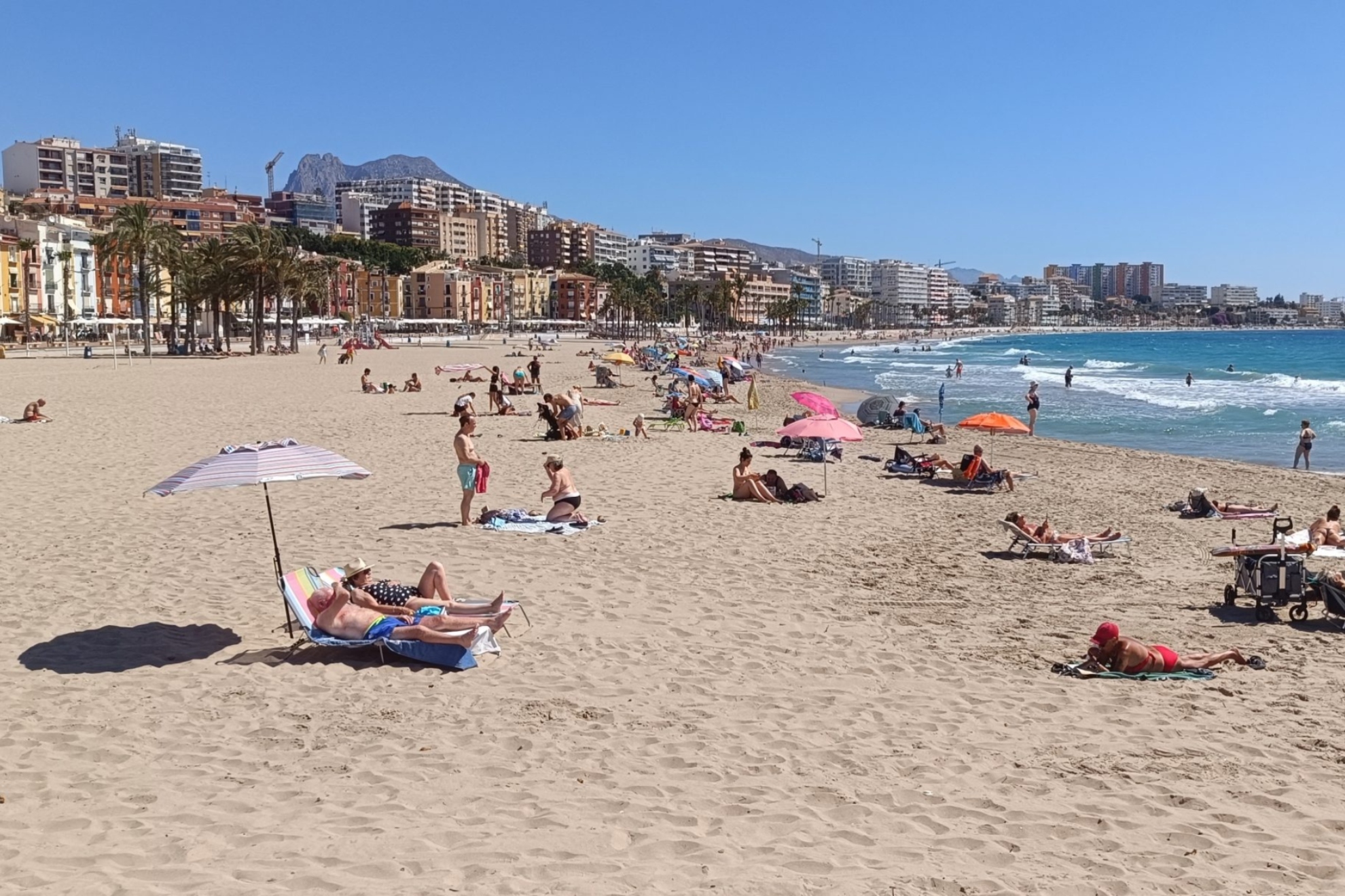 Hallan muerto a un hombre en una hamaca en la Playa de la Vila Joiosa, en Alicante