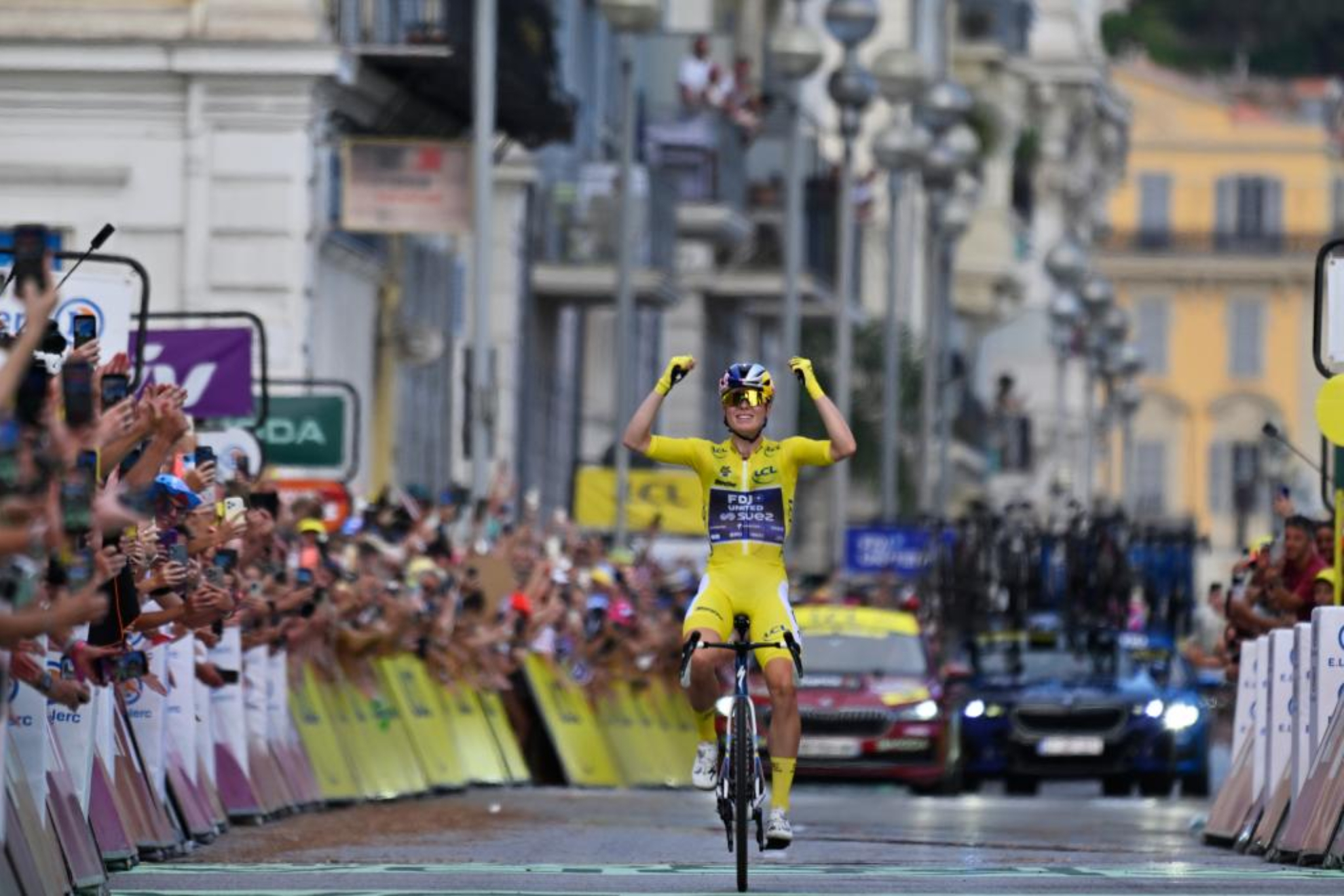 Vollering gana la última etapa y la general del Tour de Francia