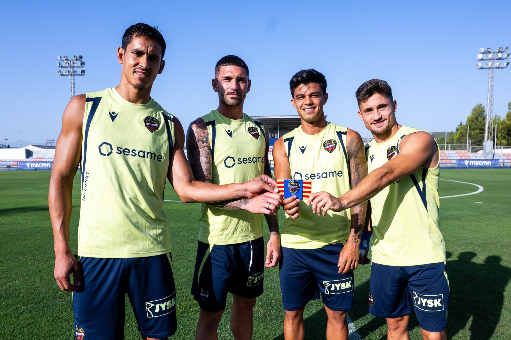 Roger Brugué, Dela, Iván Romero y Aïssa Mandi portarán el brazalete de capitán