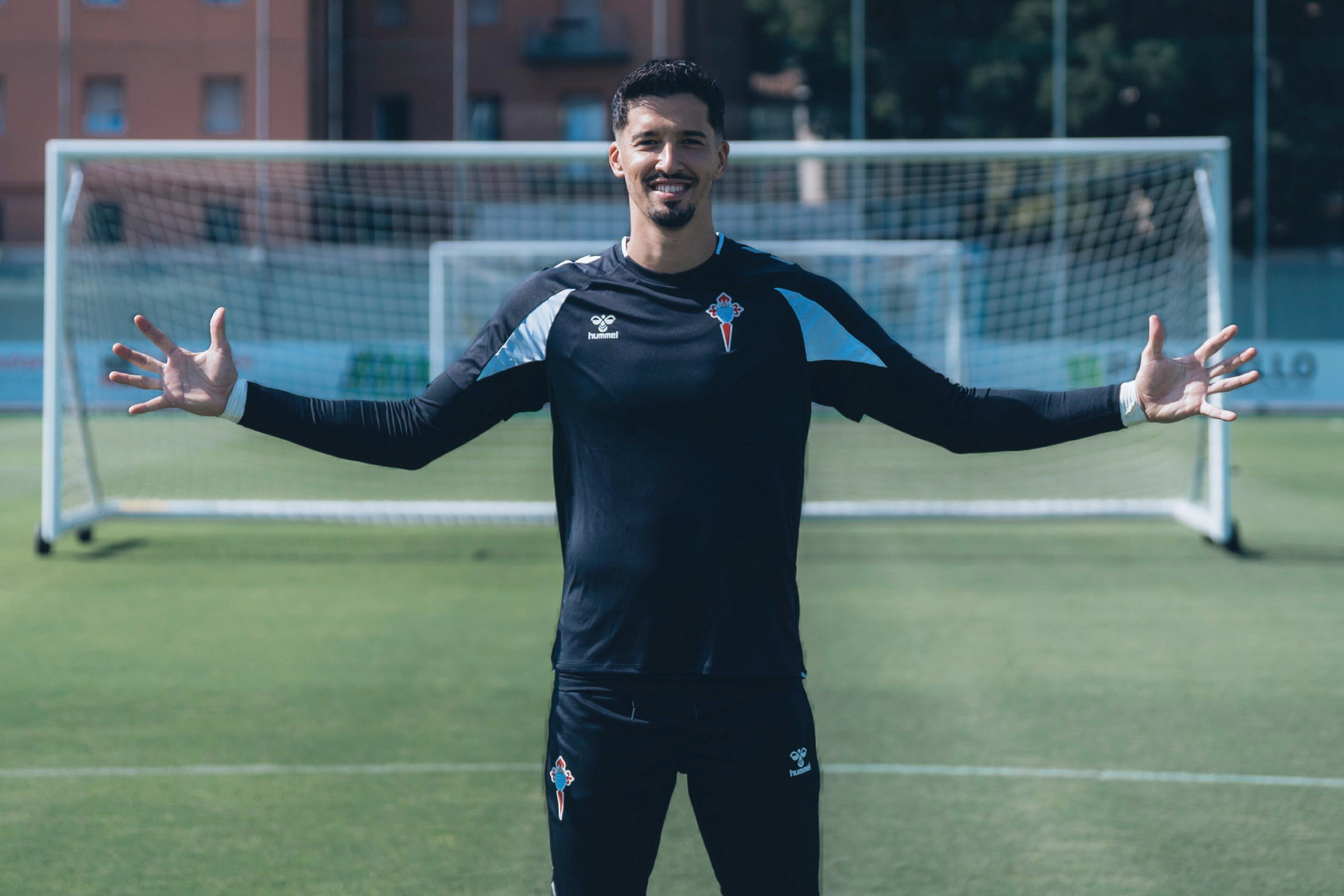 Altay Bayindir: “Quería venir aquí y dar mi vida por el club"