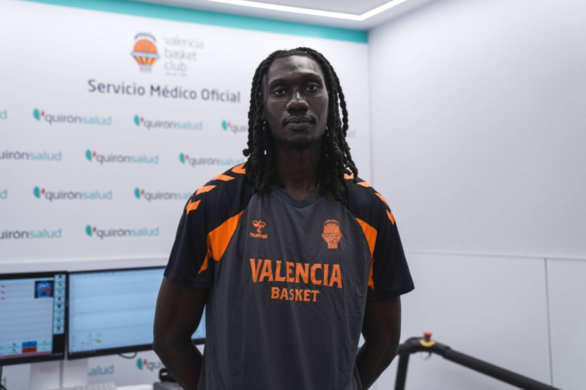 Mo Gueye completa su fichaje por el Valencia