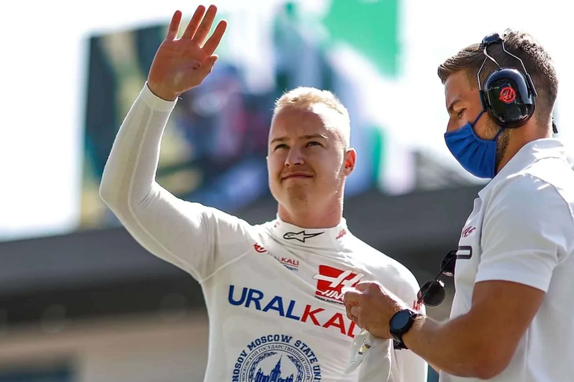 La FIA permite volver a competir a los pilotos de Rusia con su bandera