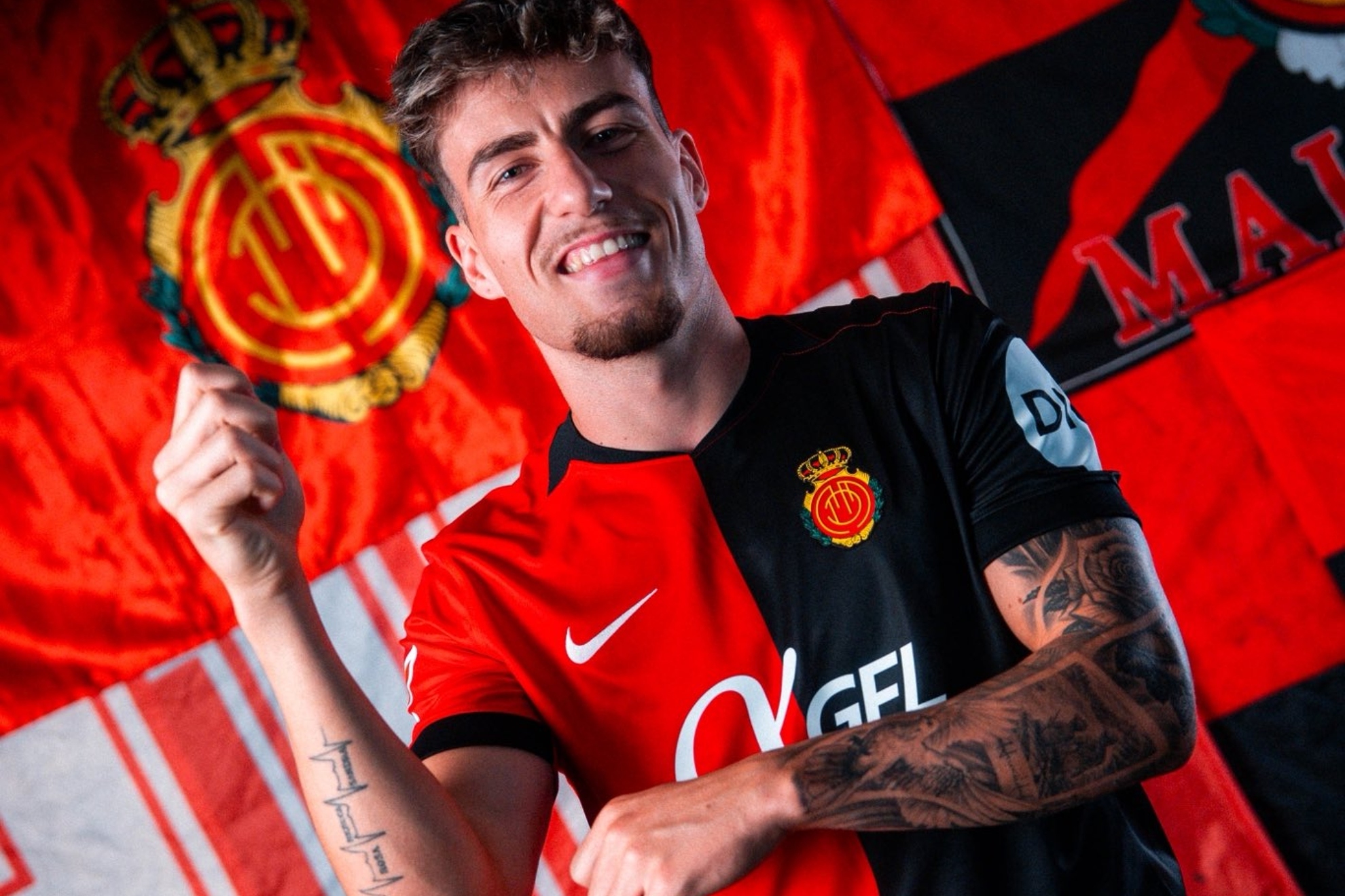 Adrián Liso ya es bermellón: “No fue una decisión difícil venir al Mallorca”