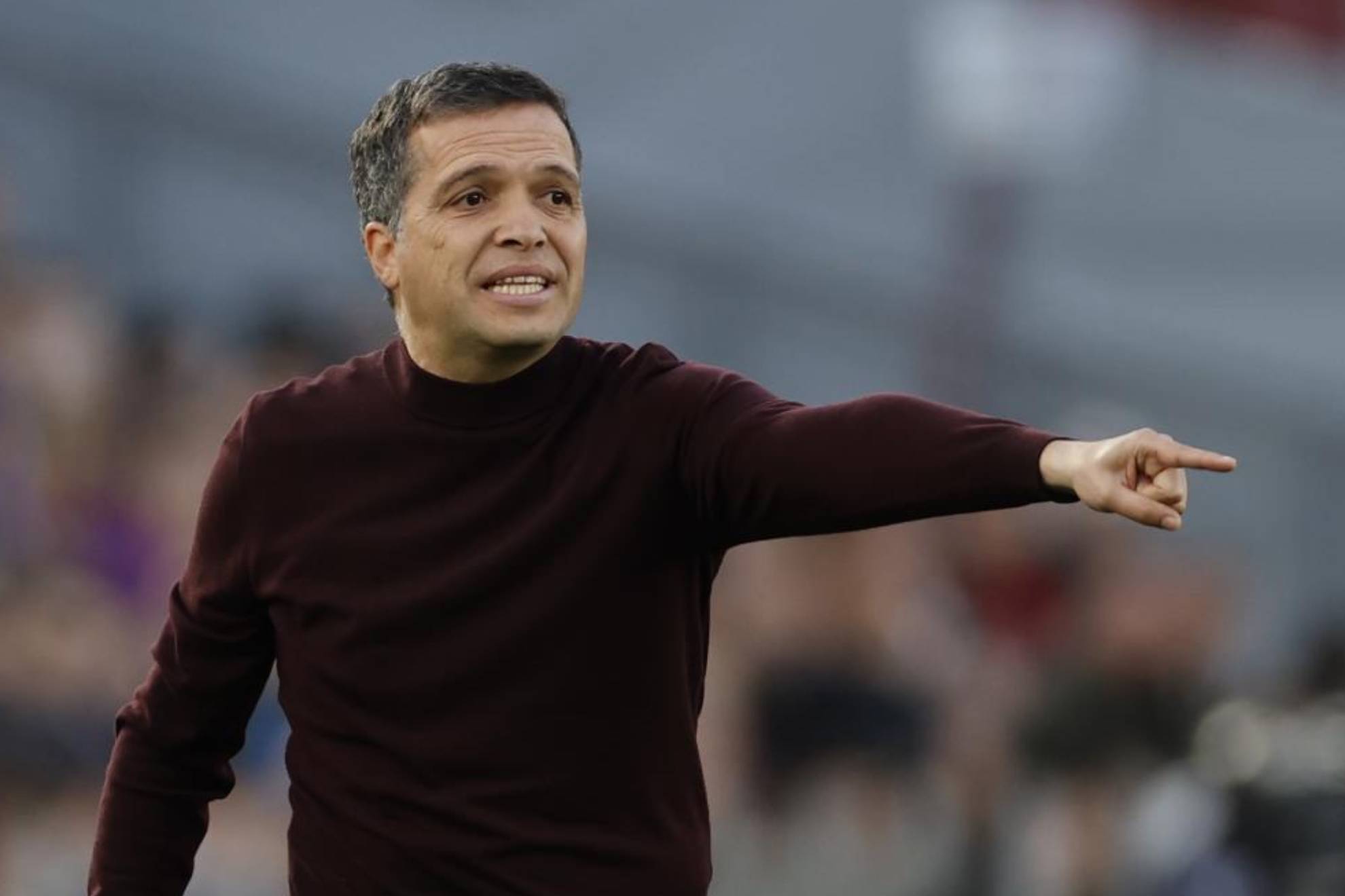 Luís Castro: "Si hubiera sido por mí, no habría vendido a Espí, pero el club tiene problemas que vienen de otros años"